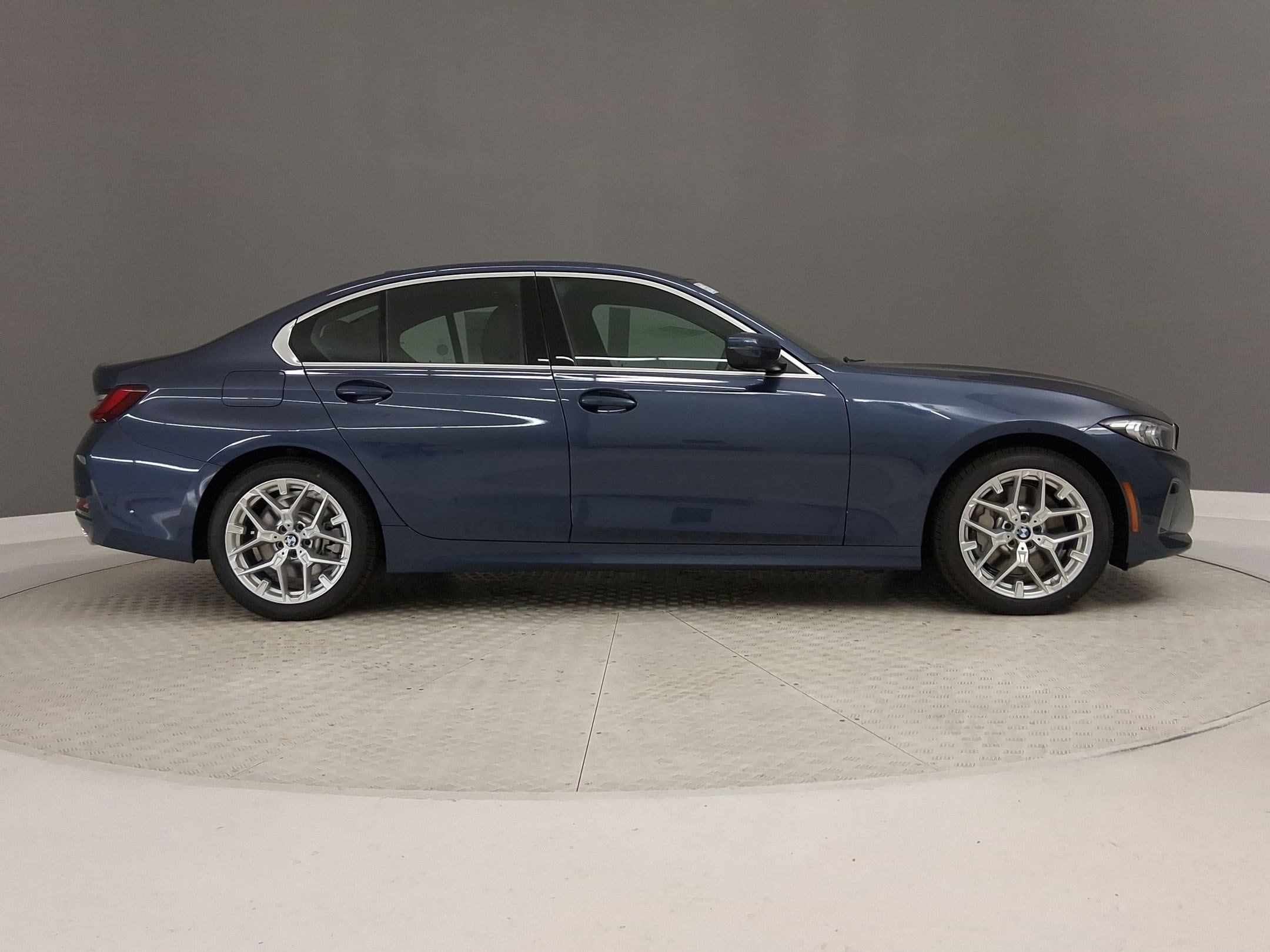 2026 BMW 330i photo 5