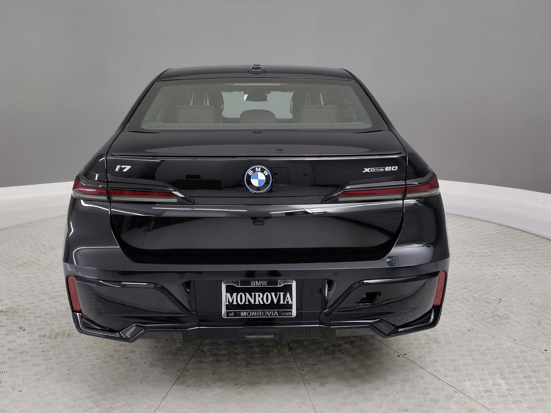 2025 BMW i7 xDrive60 photo 6