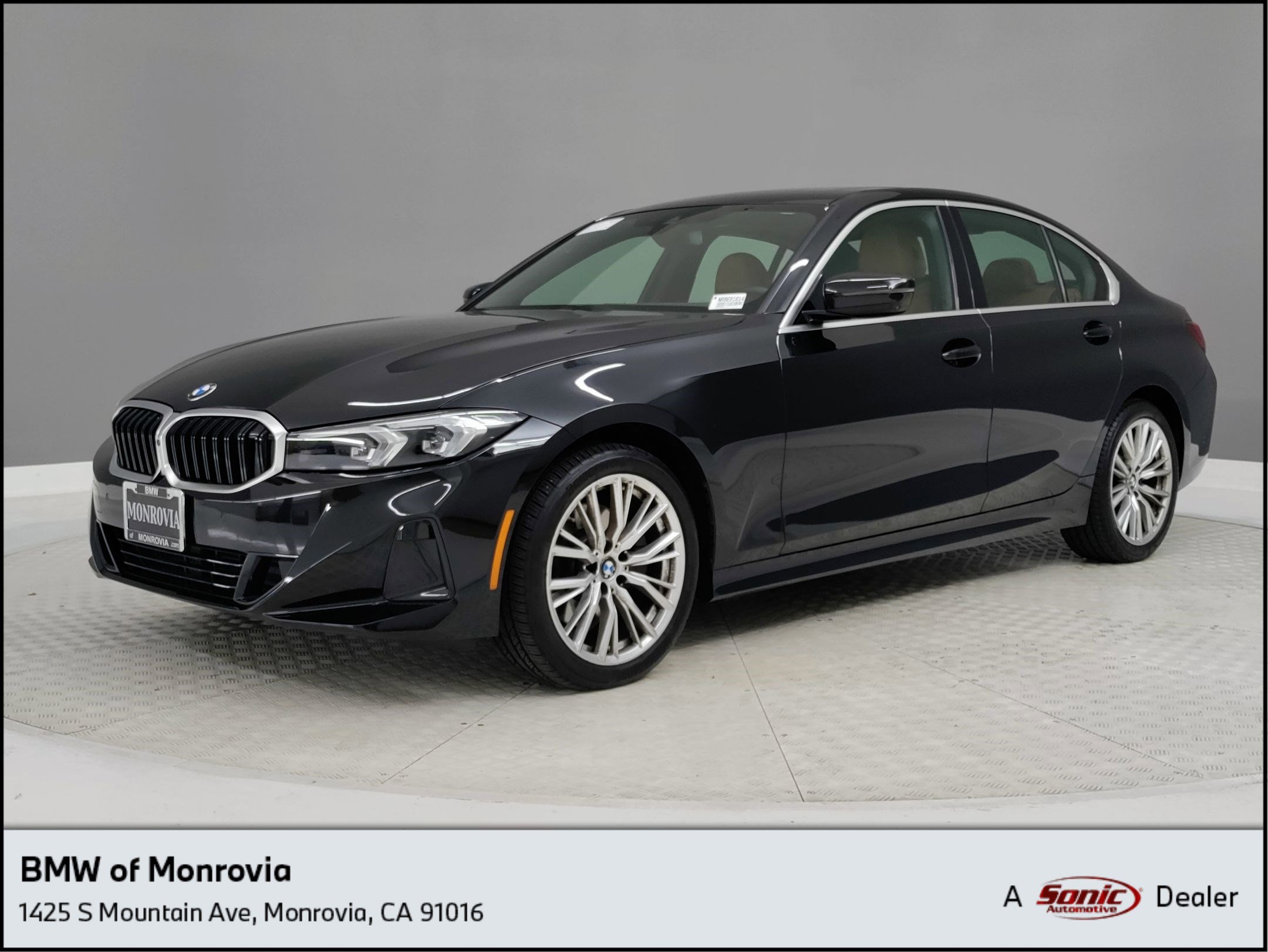 2024 BMW 3 Series 330i's photo