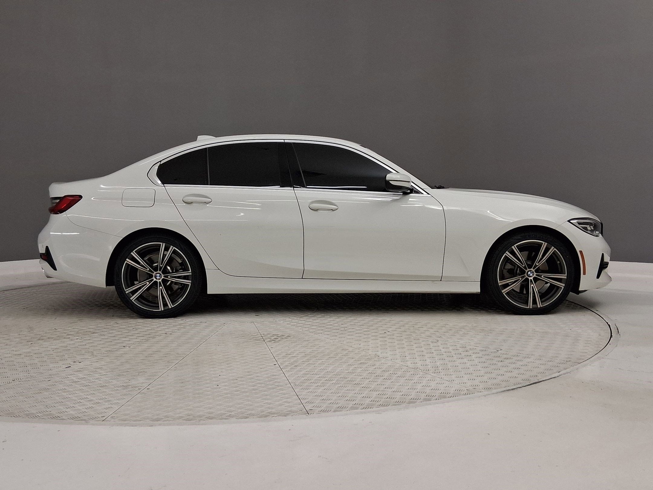 2020 BMW 330i photo 5