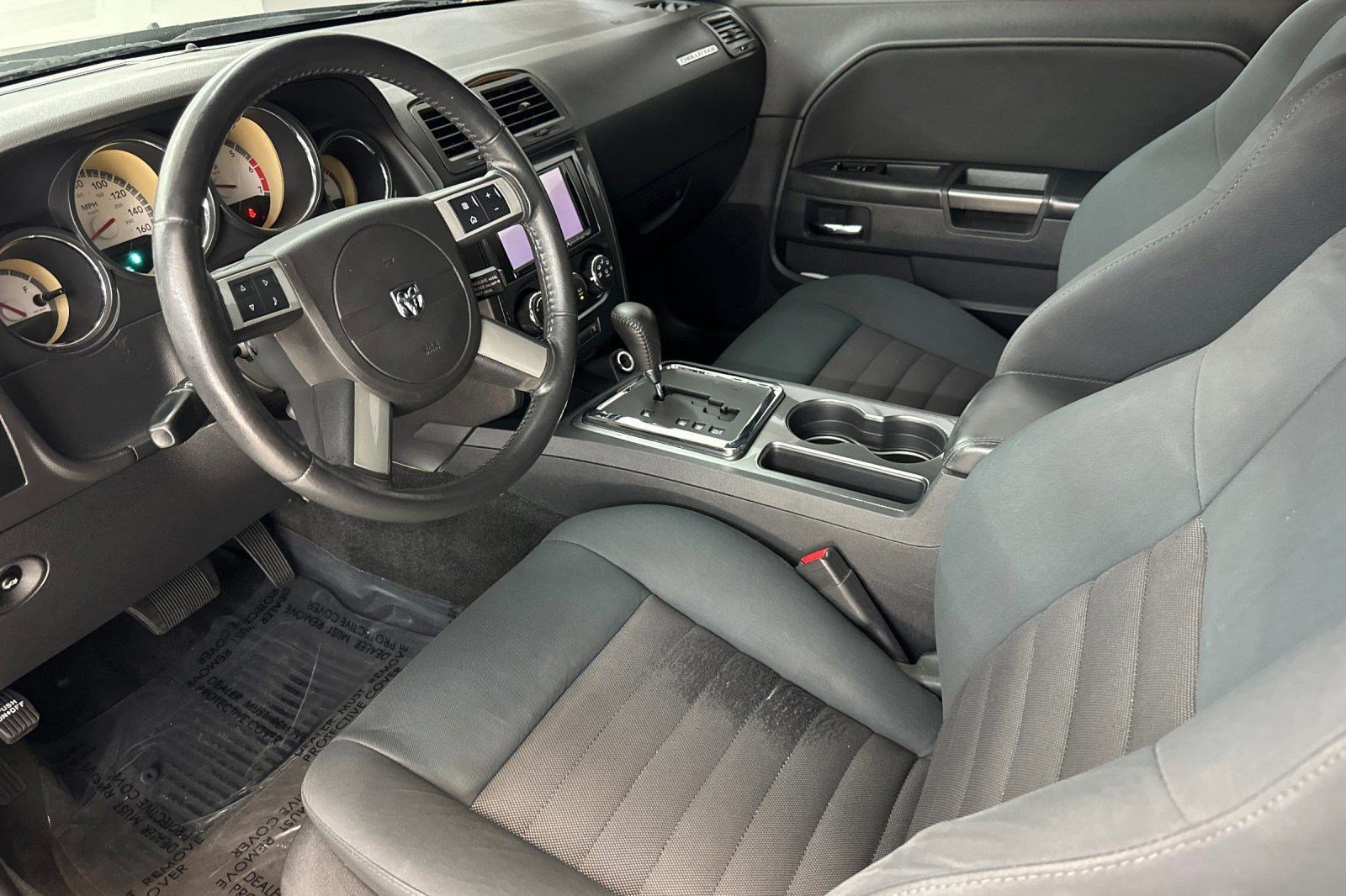 2010 Dodge Challenger R/T photo 4