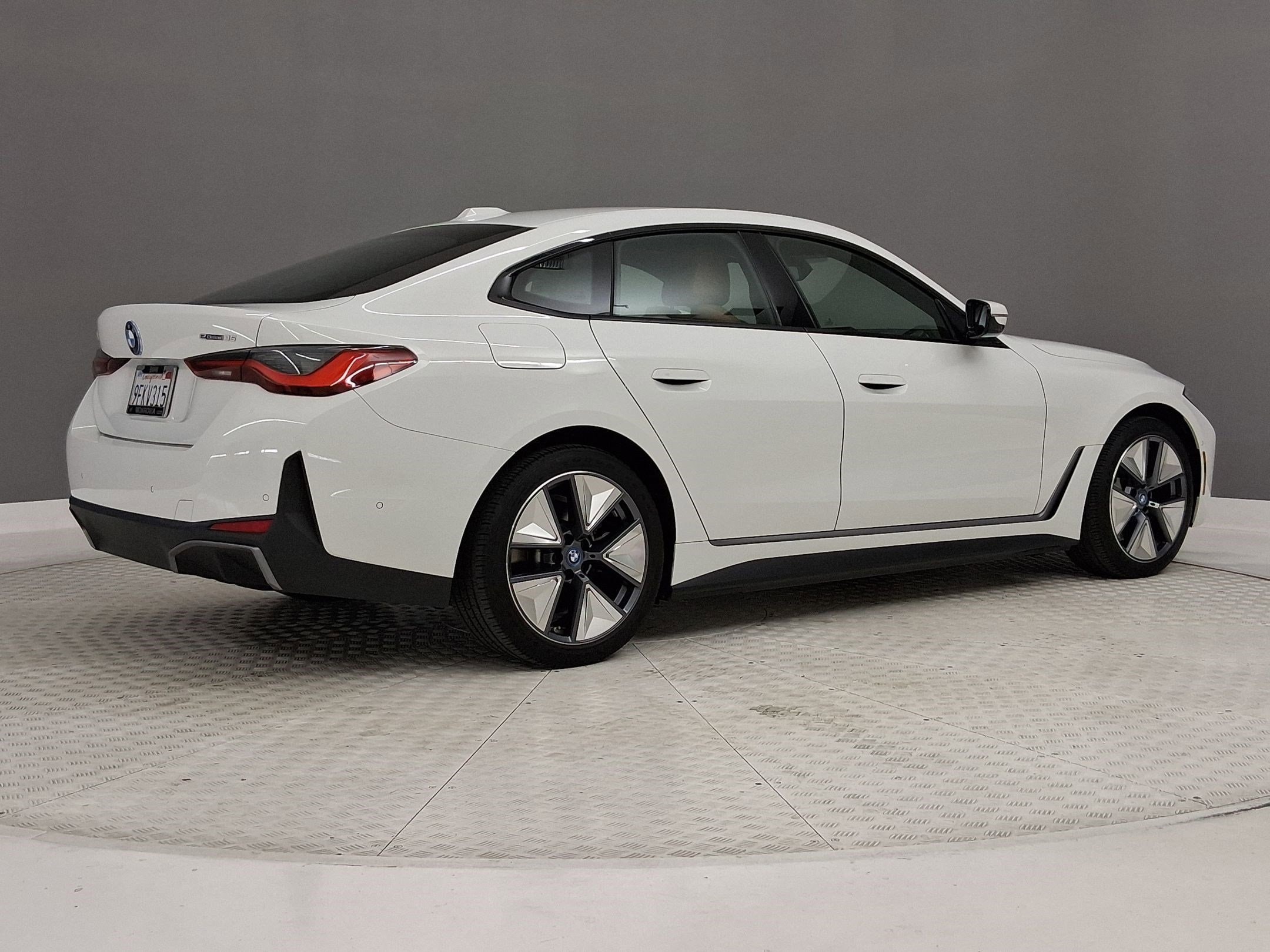 2023 BMW i4 eDrive35 photo 6