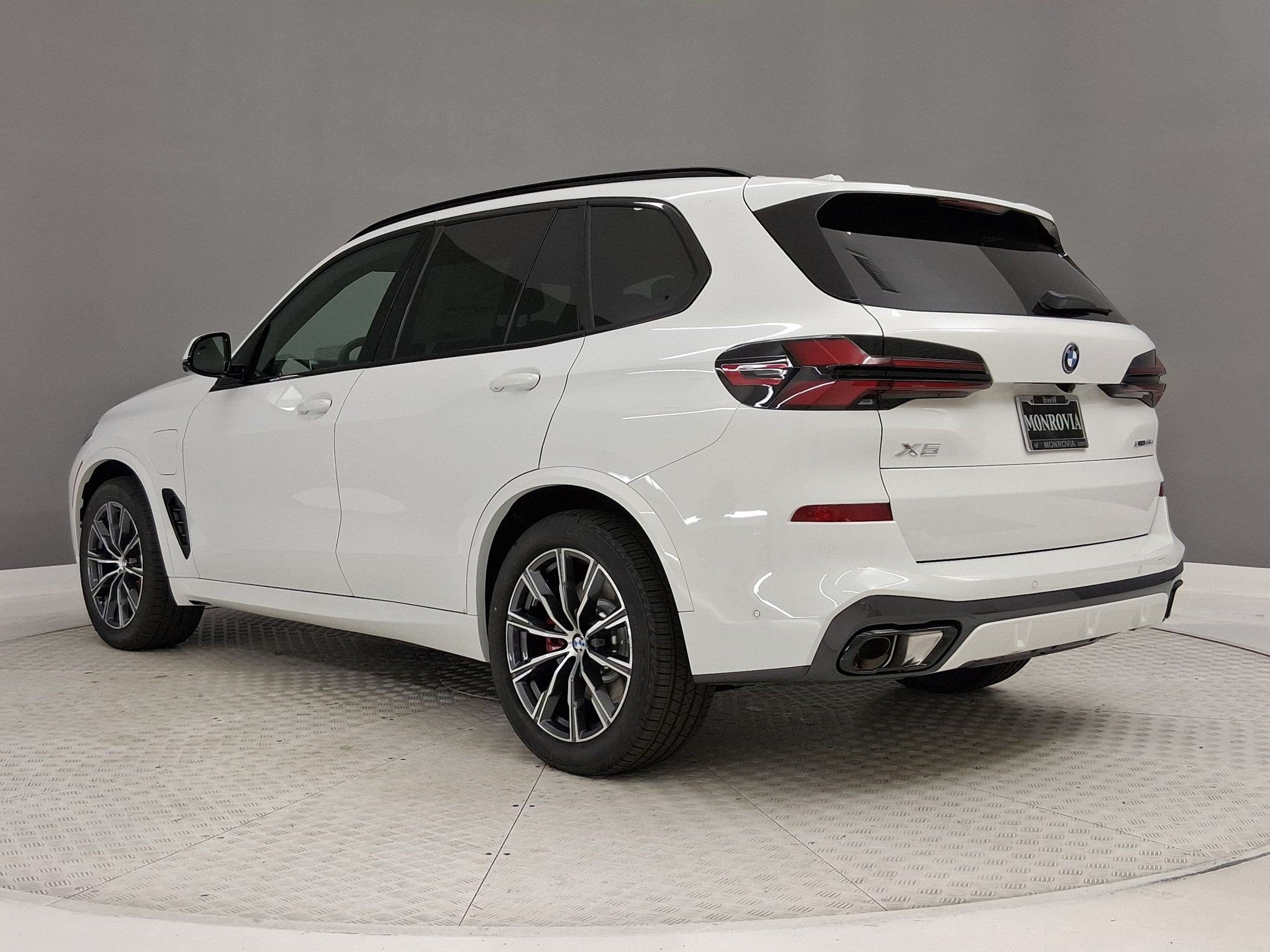 New 2026 BMW X5 PHEV xDrive50e SUV