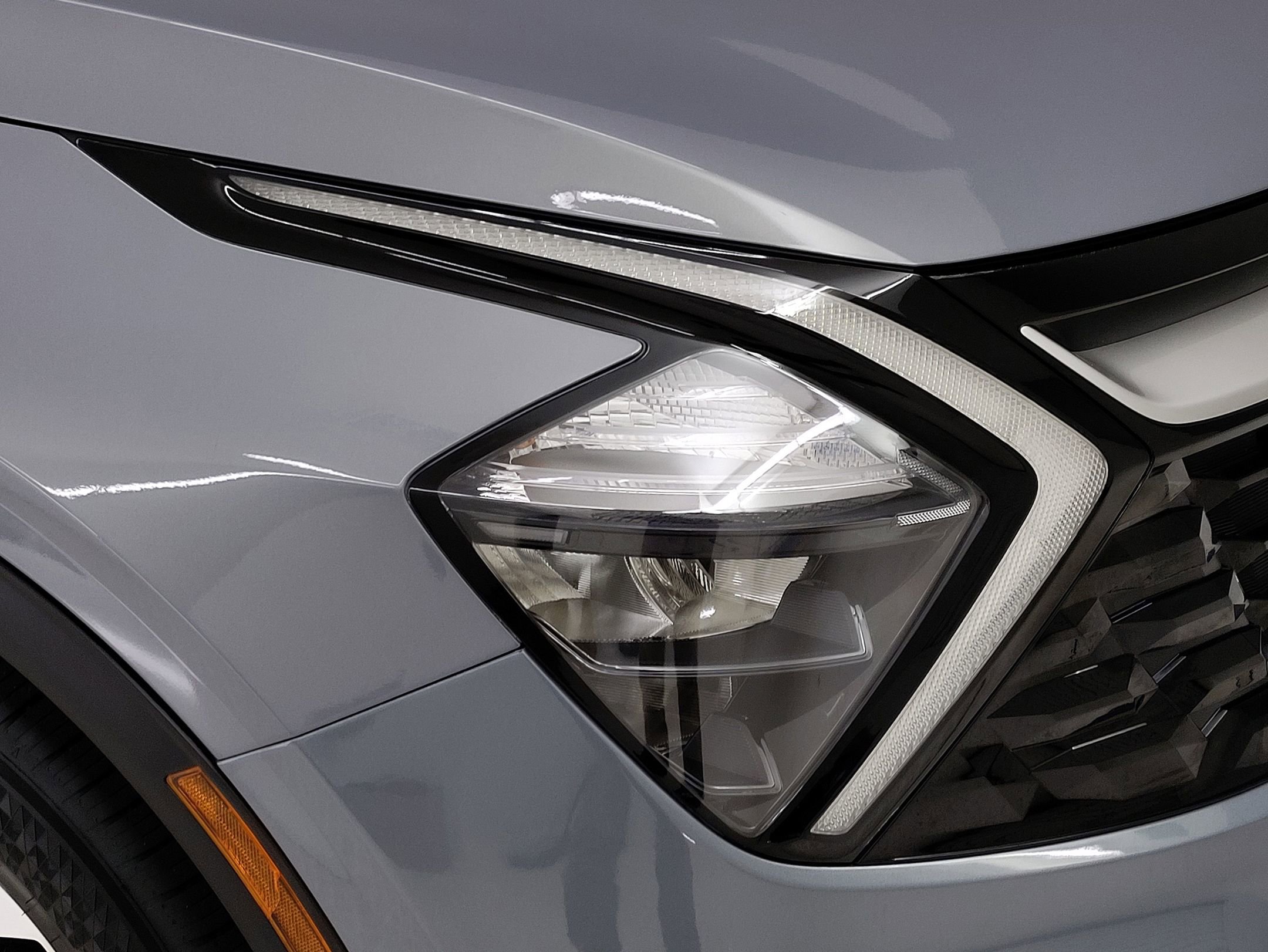 2023 Kia Sportage EX photo 3