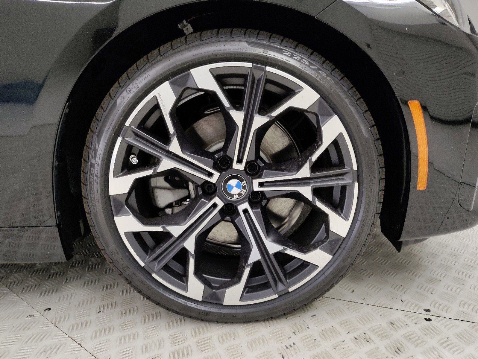 2025 Bmw 230i Coupe photo 3