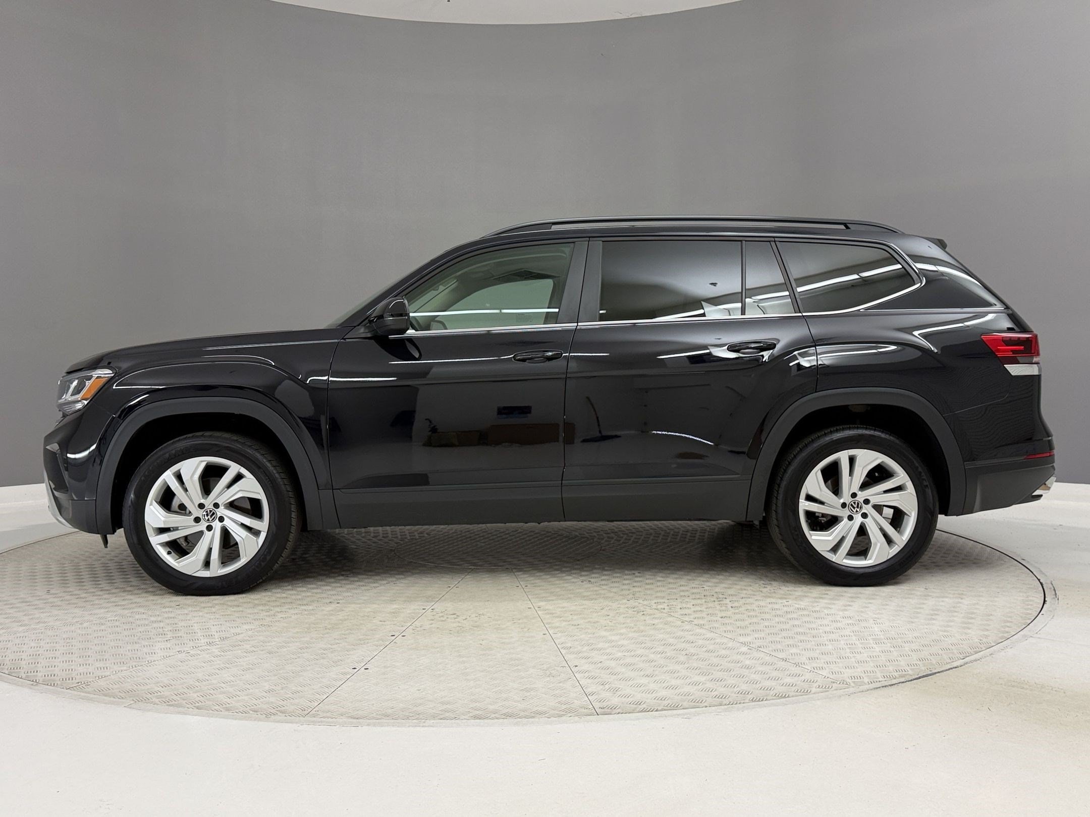2023 Volkswagen Atlas 2.0T SE W/Technology SUV