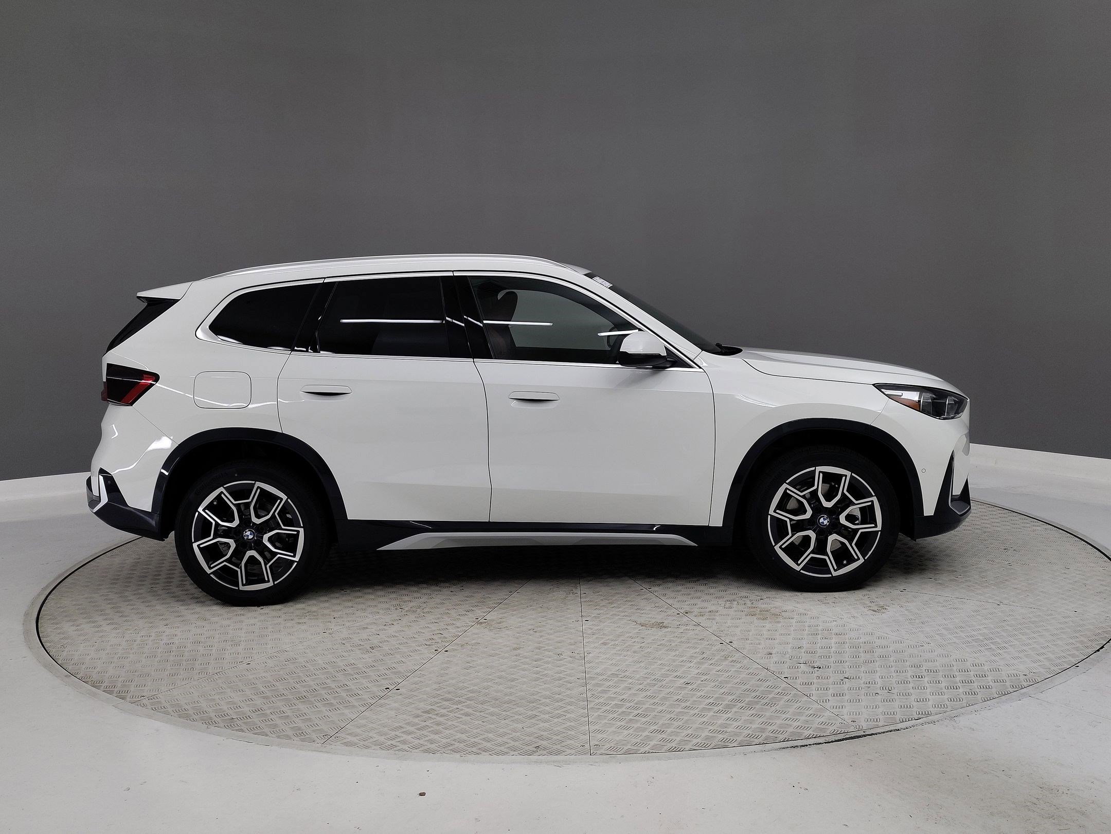 2026 BMW X1 xDrive28i photo 4