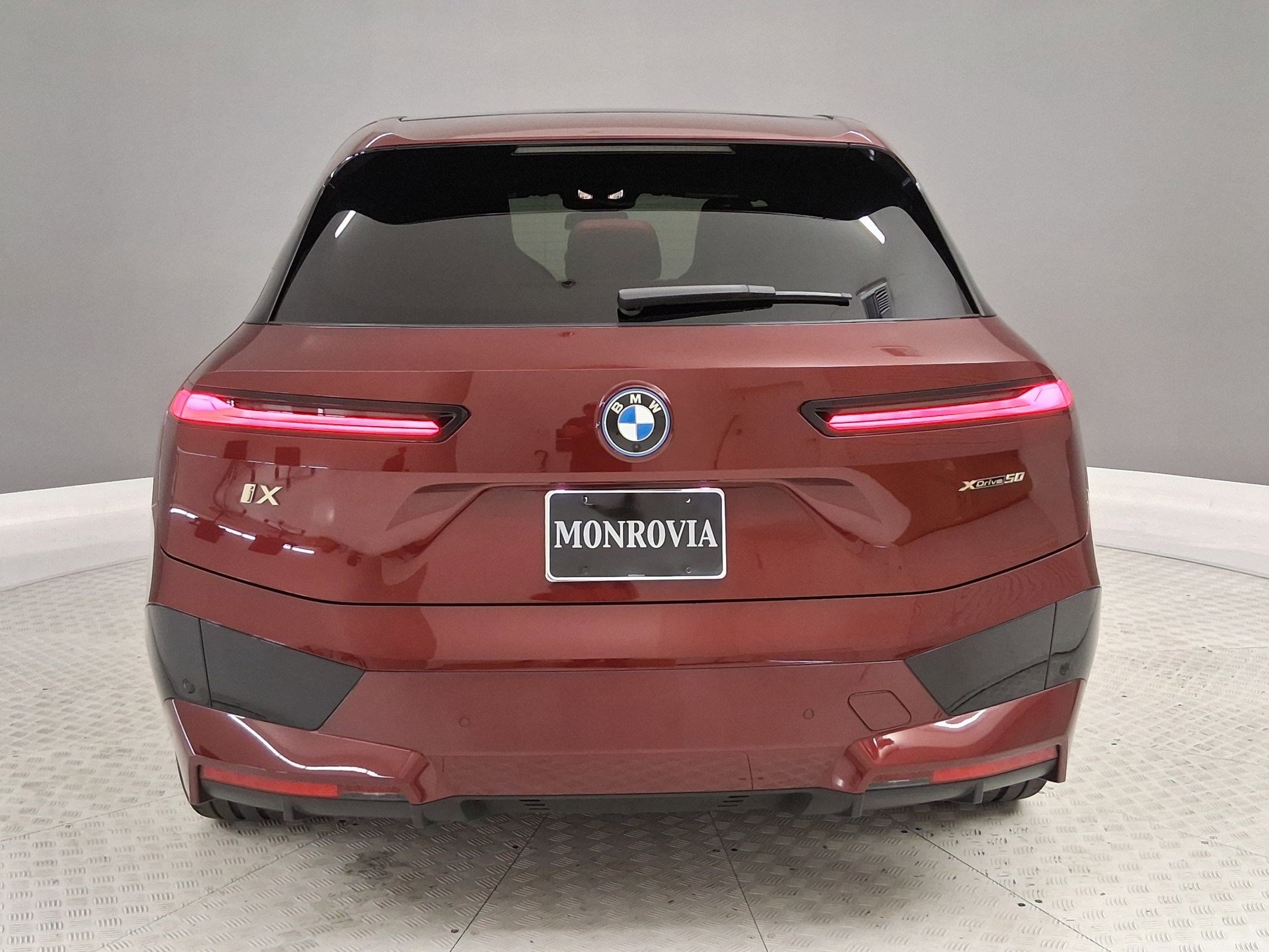 2023 BMW iX xDrive50 photo 3