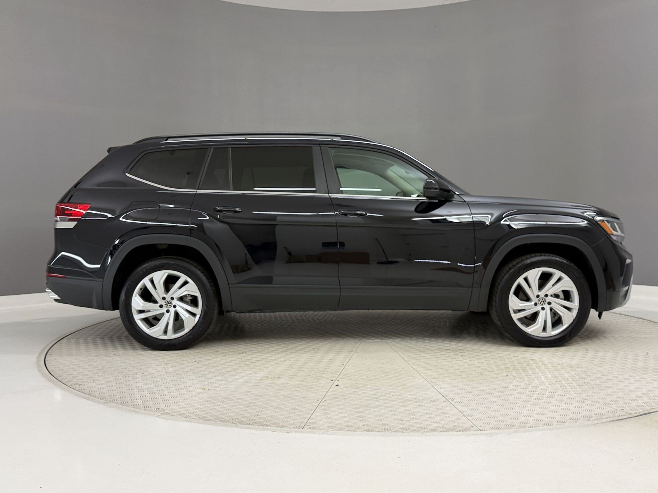 2023 Volkswagen Atlas 2.0T SE W/Technology SUV