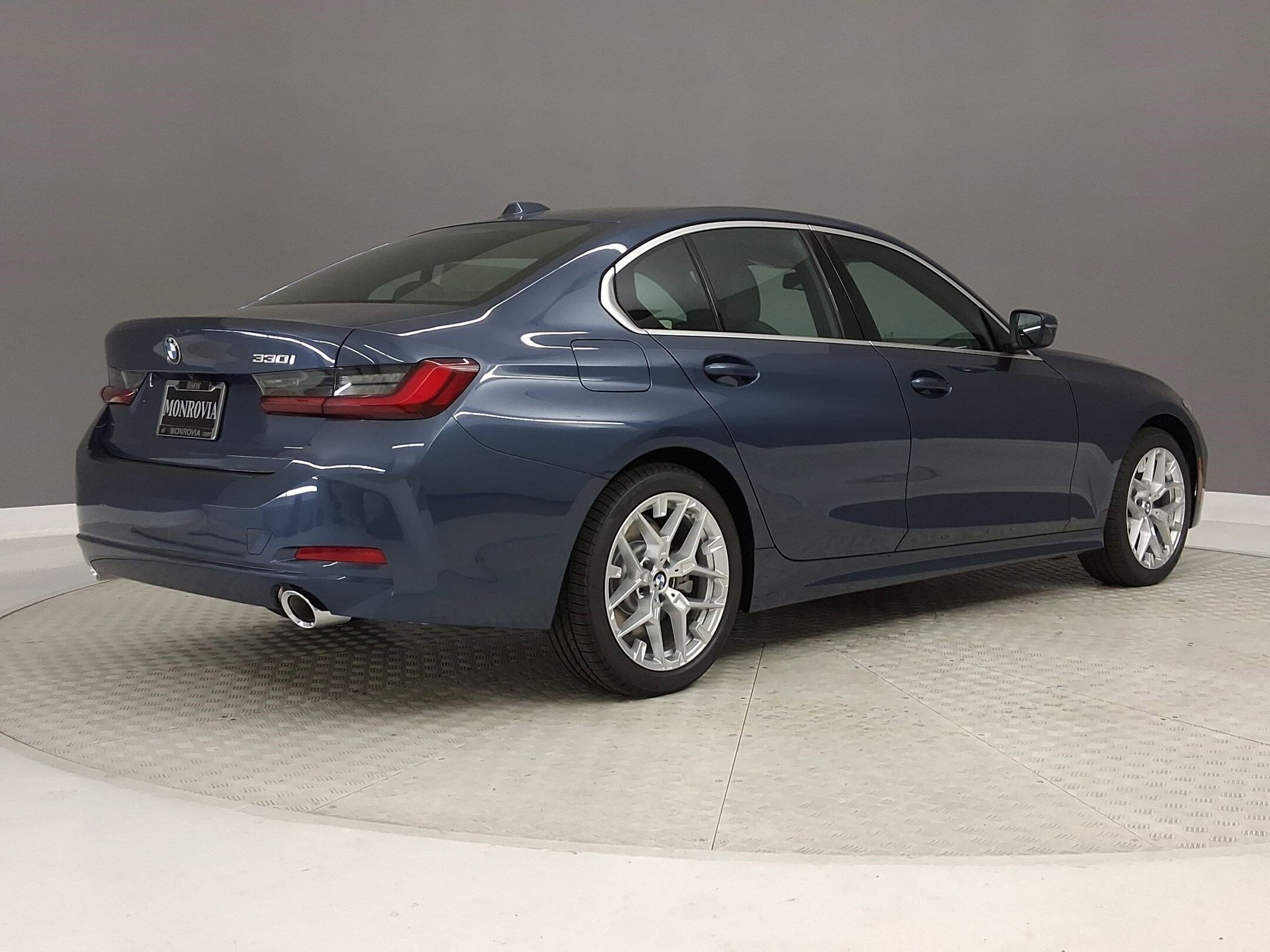 2026 BMW 330i photo 6