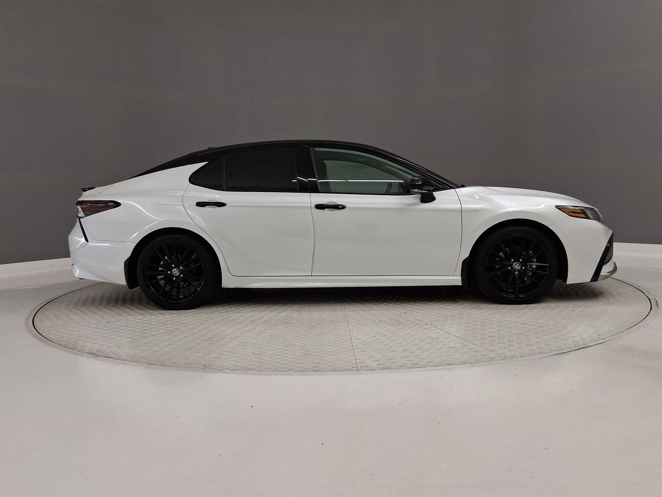 2023 Toyota Camry XSE V6 photo 5