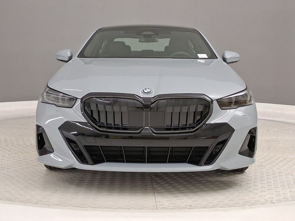 New 2027 BMW 550e xDrive Sedan