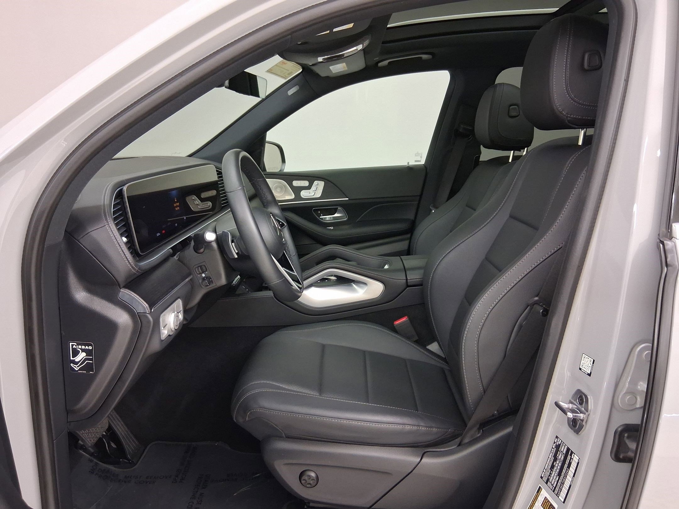 2025 Mercedes-Benz GLS 450 4MATIC photo 2