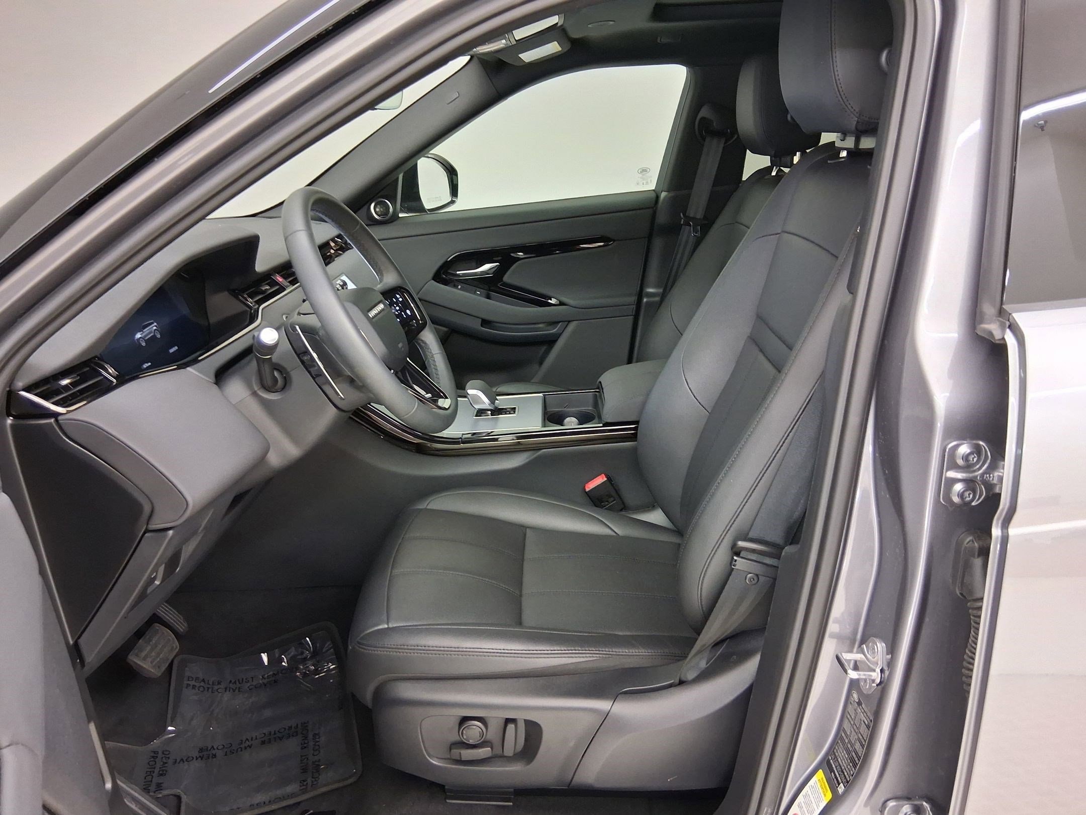 2025 Land Rover Range Rover Evoque Core S photo 2