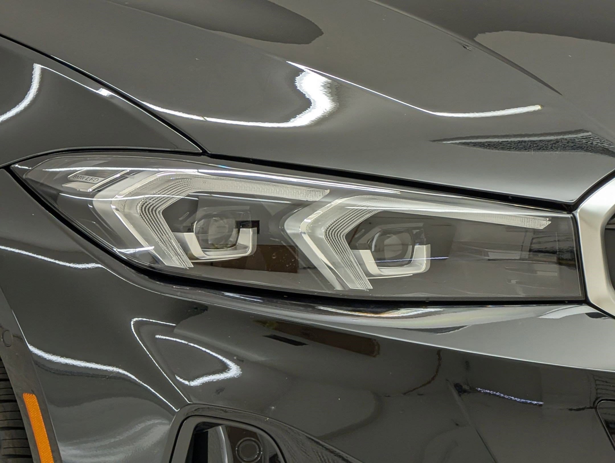 2025 BMW 330i photo 2