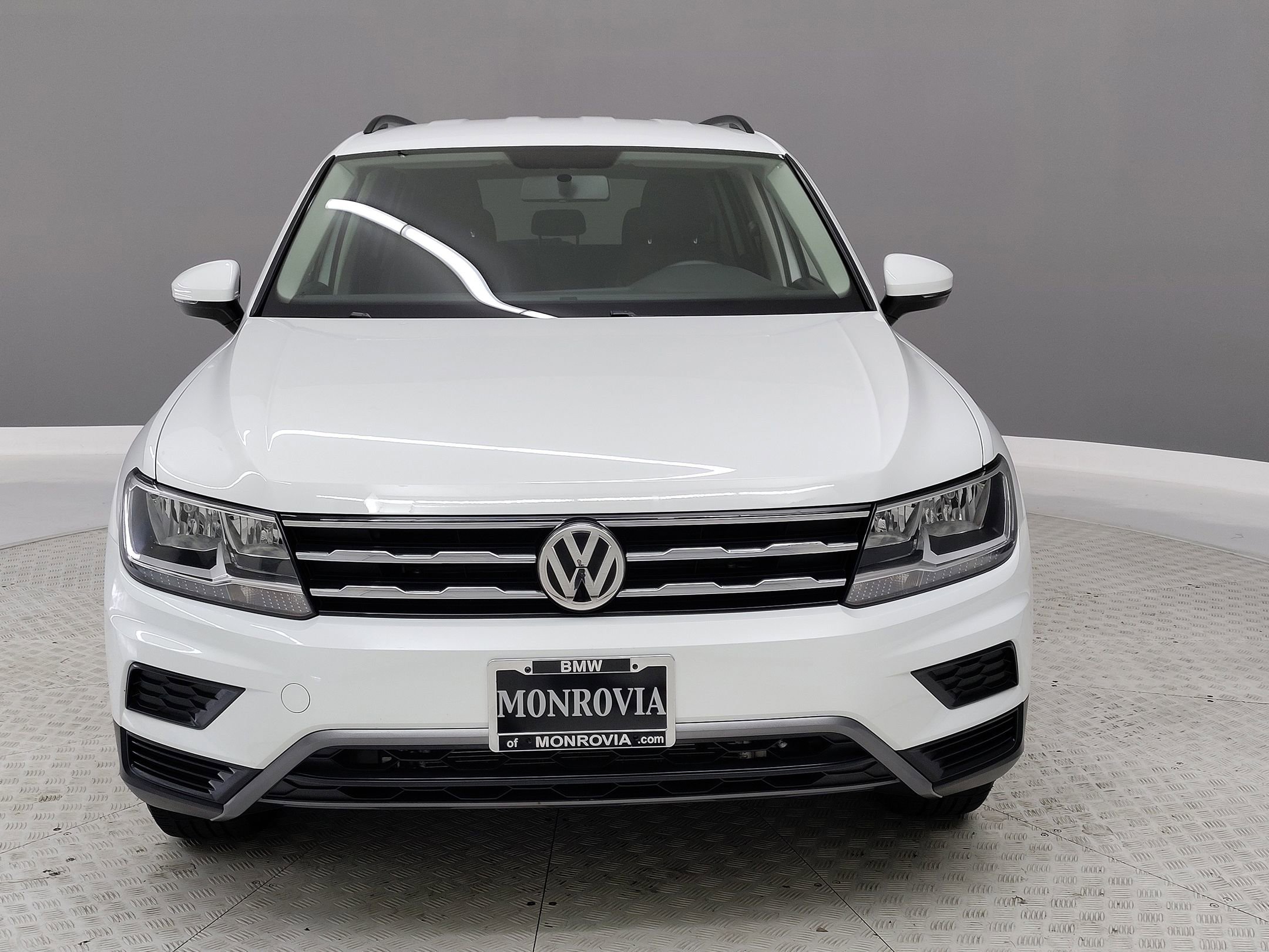 2020 Volkswagen Tiguan S photo 2