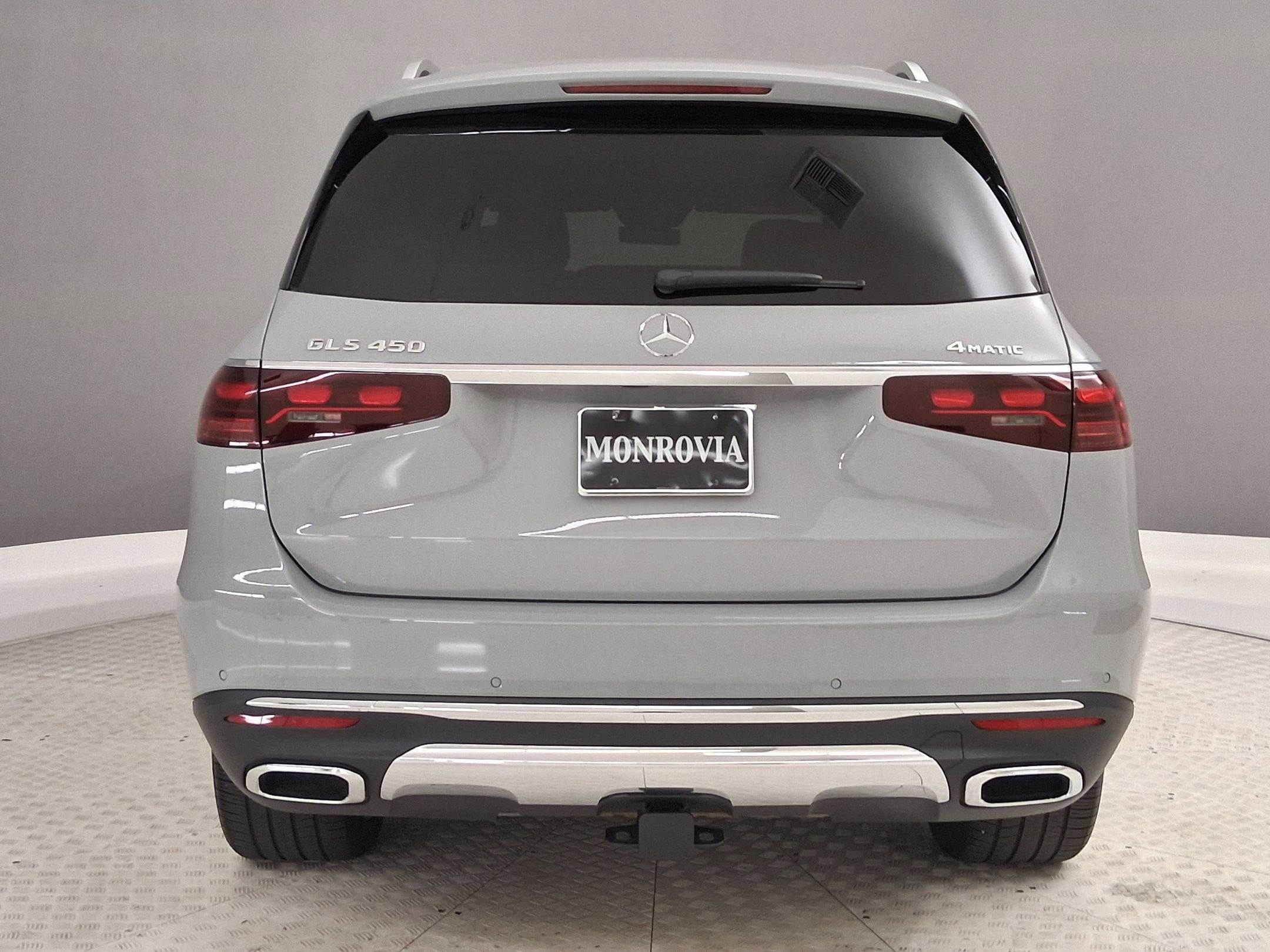 2025 Mercedes-Benz GLS 450 4MATIC photo 3