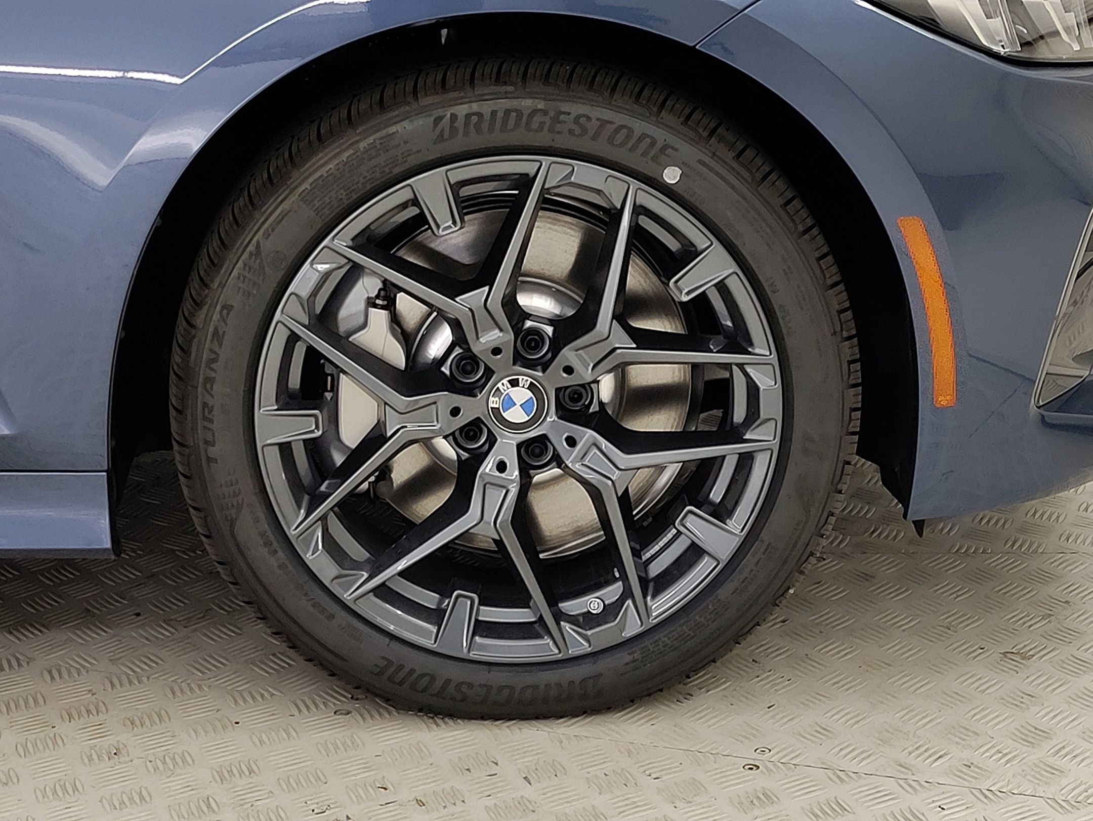 2026 Bmw 330i Sedan photo 3