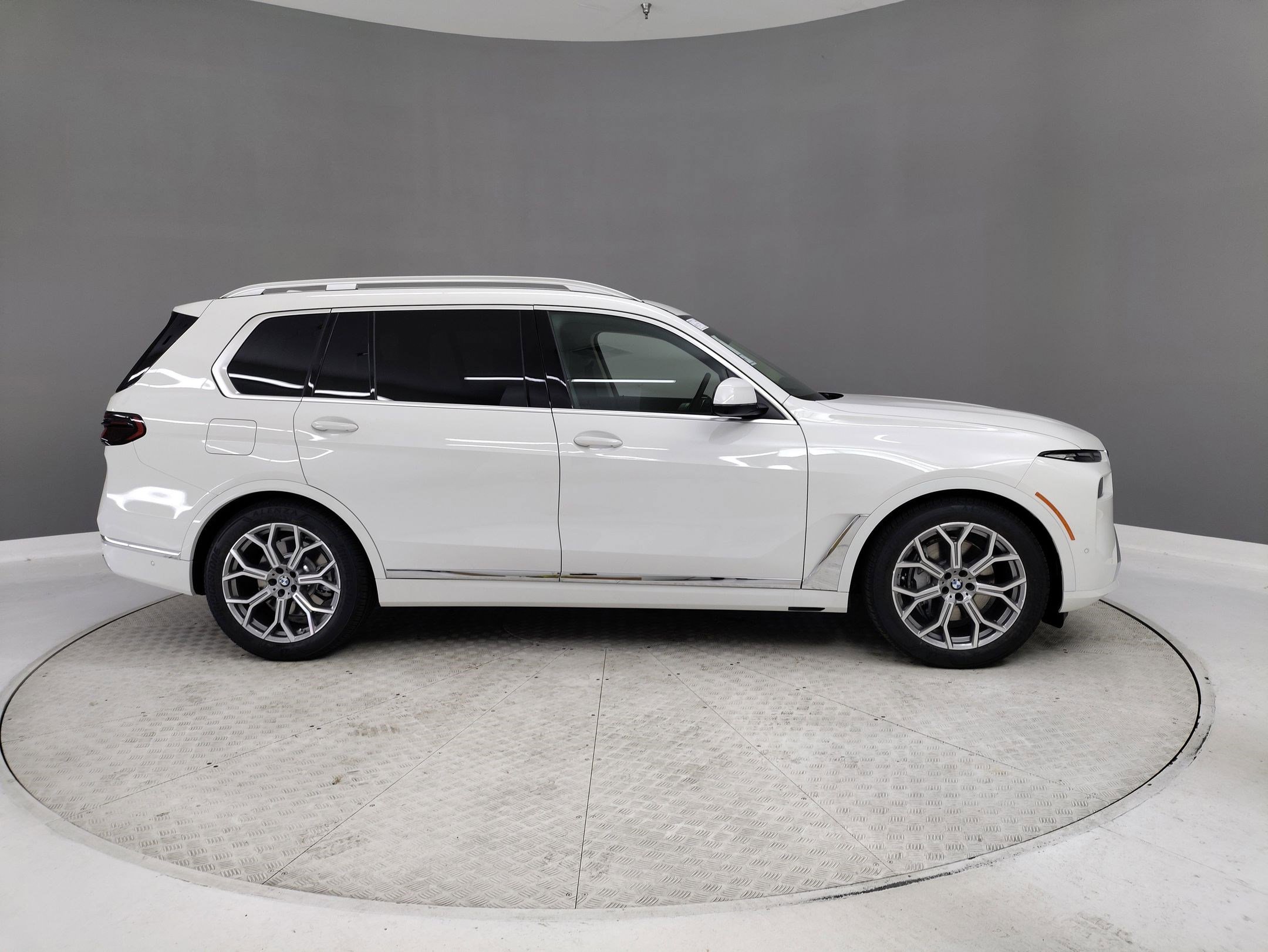 2026 BMW X7 xDrive40i photo 4