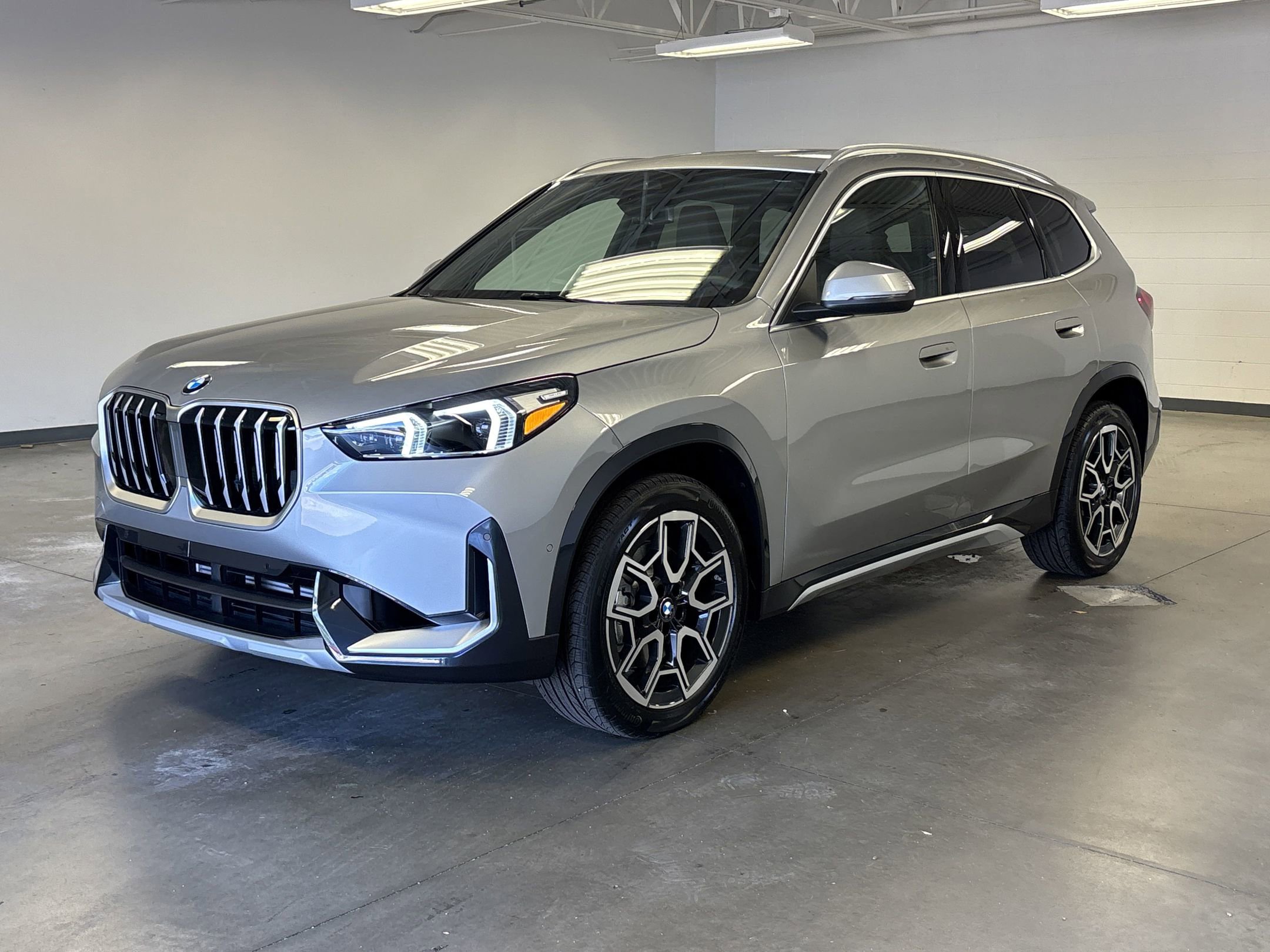 2025 Bmw X1 XDrive28i photo 2
