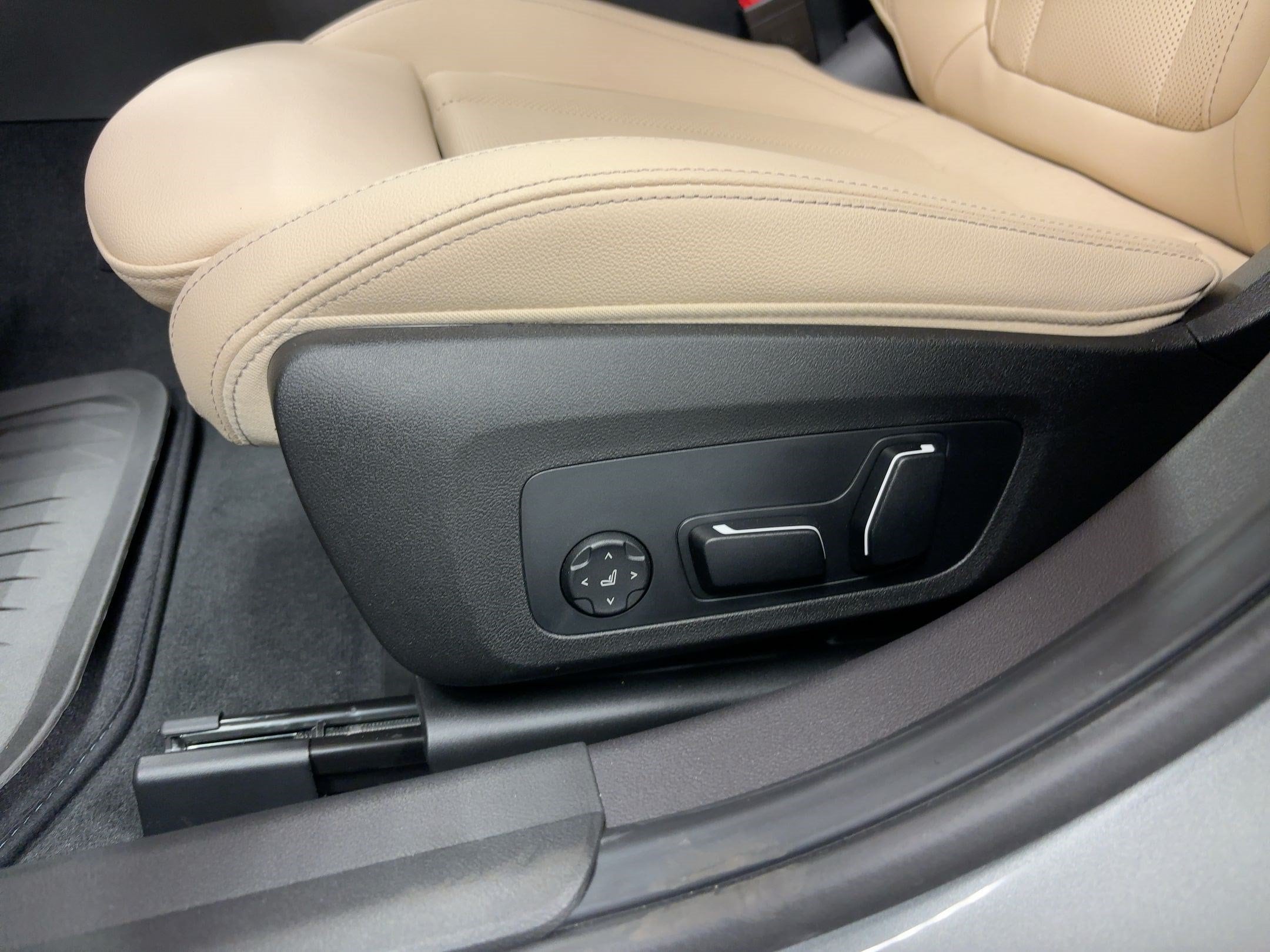 2026 BMW 3 Series 330i - Photo 13