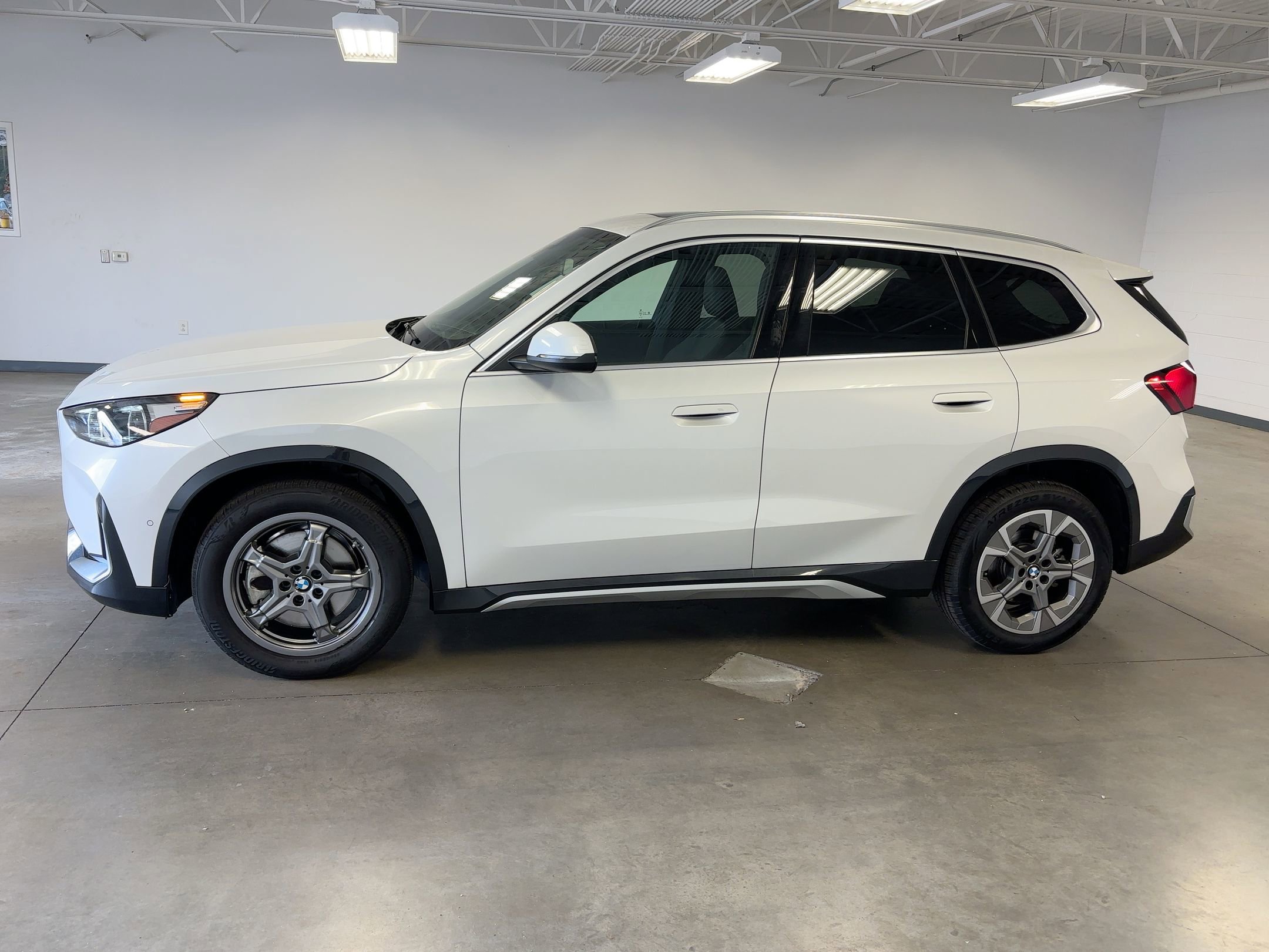 2025 Bmw X1 XDrive28i photo 2