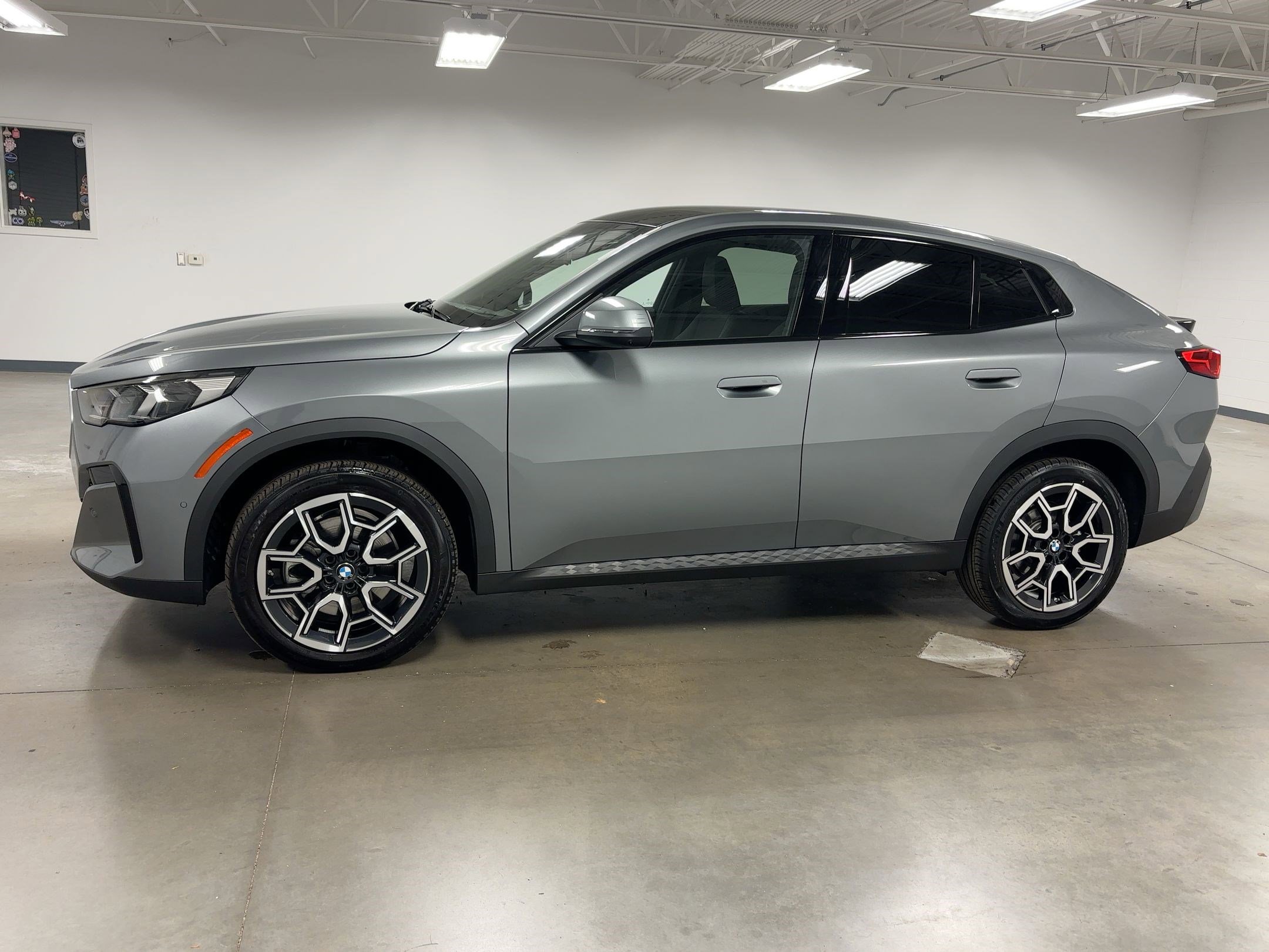 2025 Bmw X2 xDrive28i photo 2
