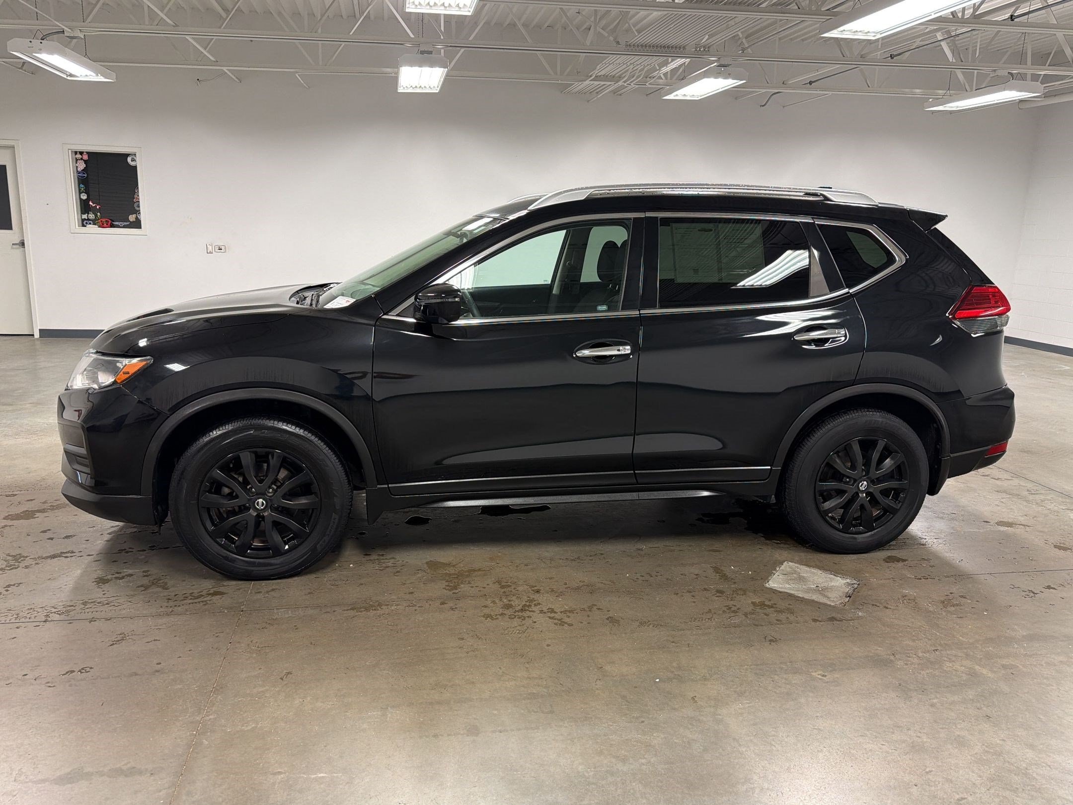 Used 2017 Nissan Rogue SV with VIN KNMAT2MV2HP599967 for sale in Montgomery, AL