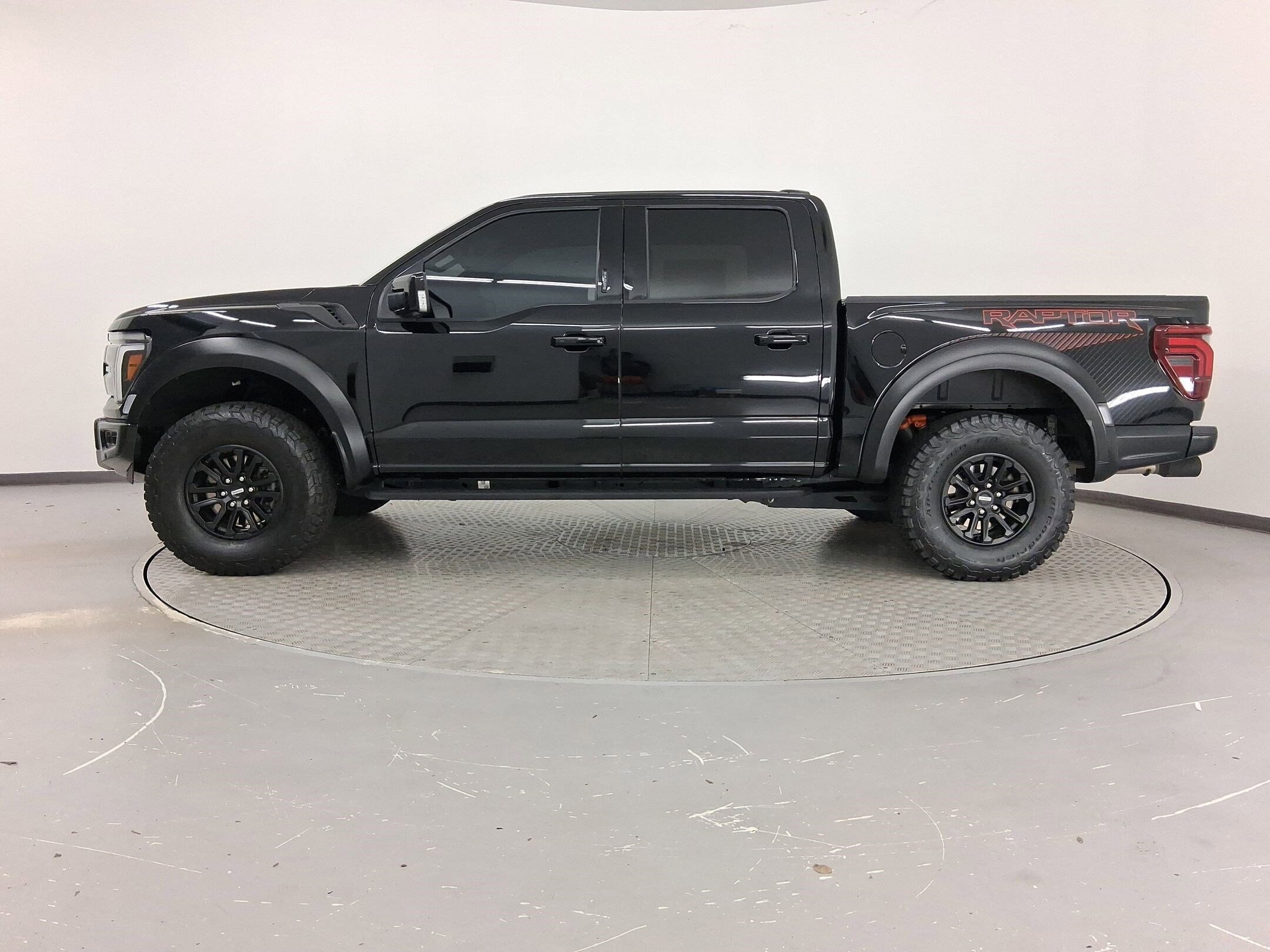 2024 Ford F-150 Raptor photo 2