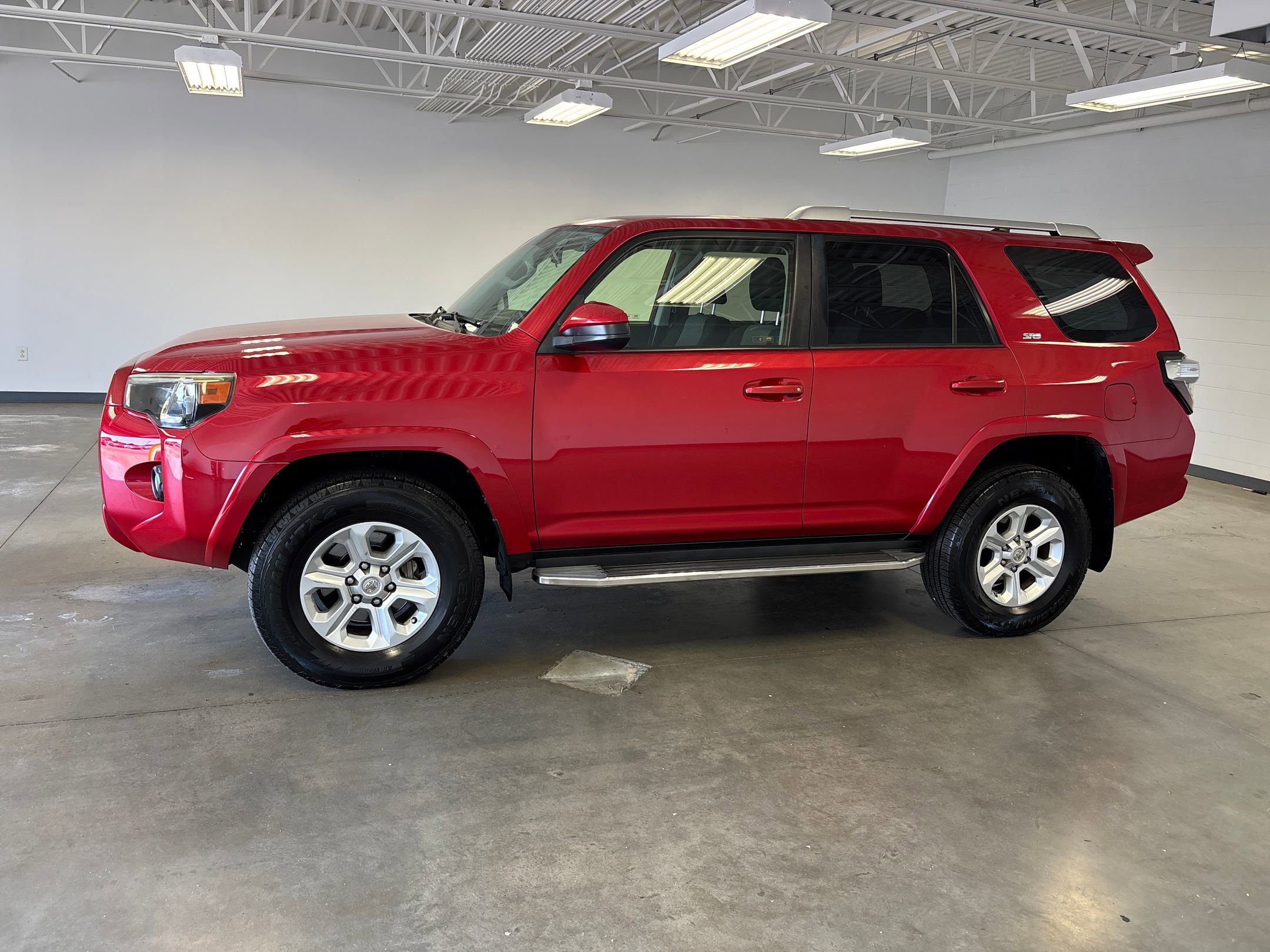 2017 Toyota 4Runner SR5 photo 2