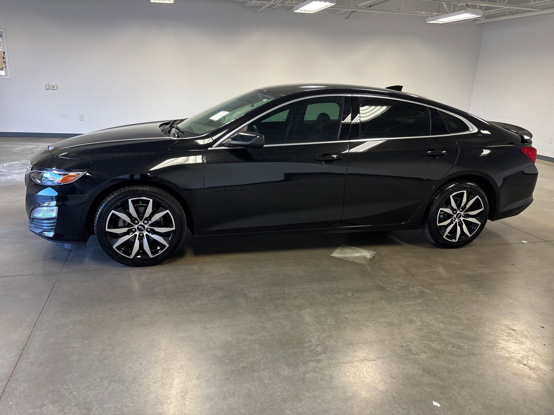2022 Chevrolet Malibu RS photo 2