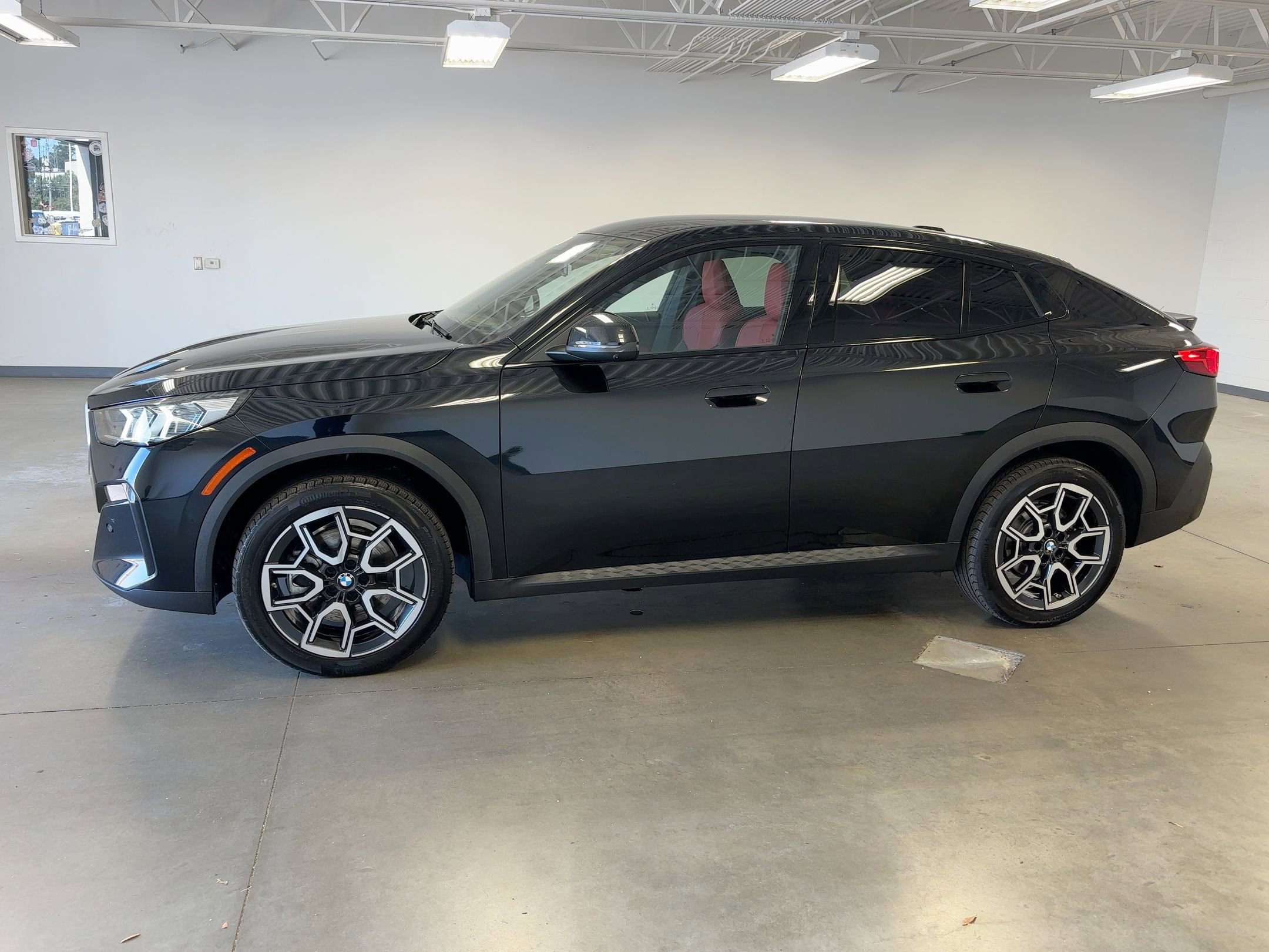2025 Bmw X2 xDrive28i photo 2
