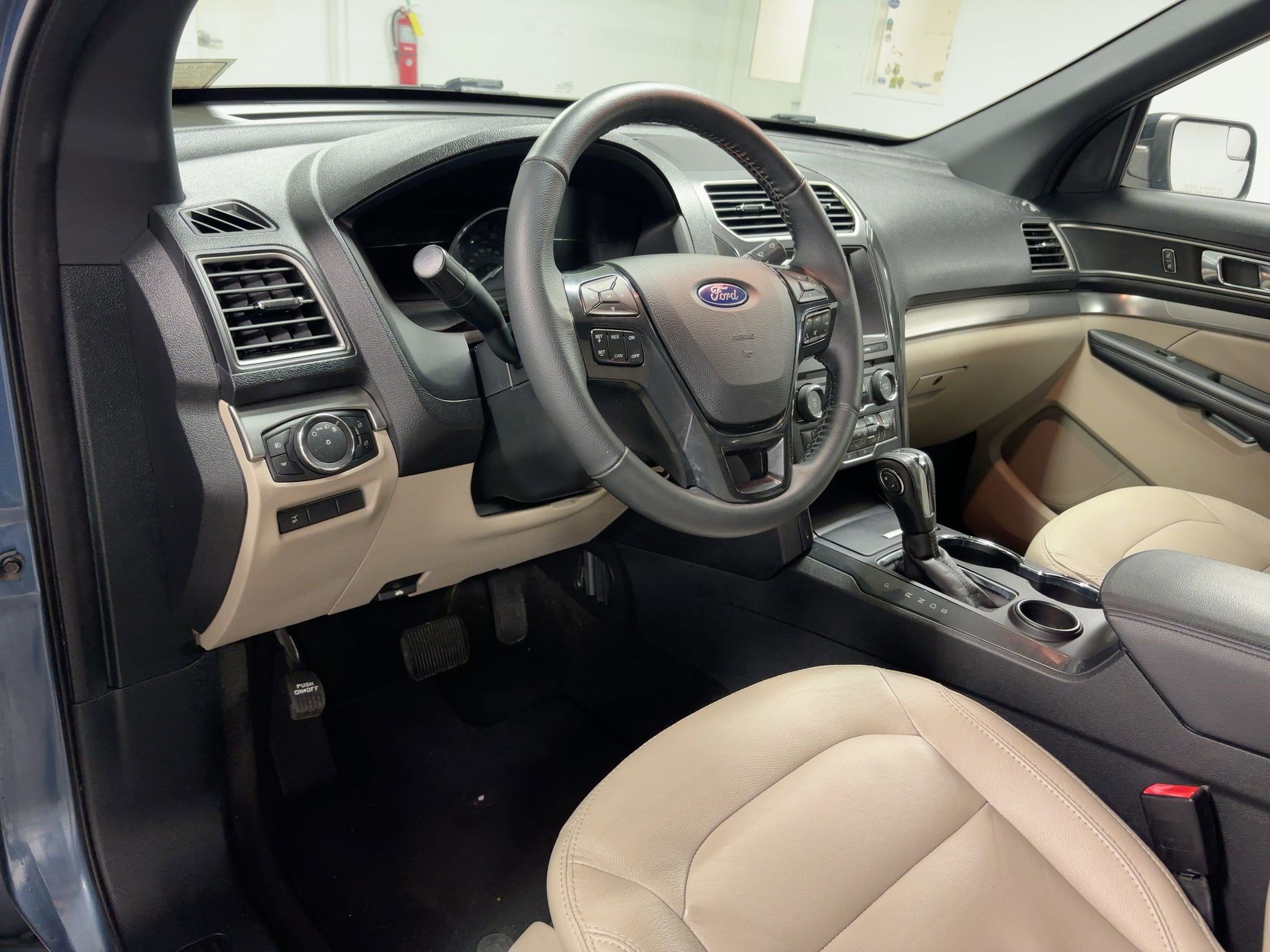 2018 Ford Explorer XLT photo 4