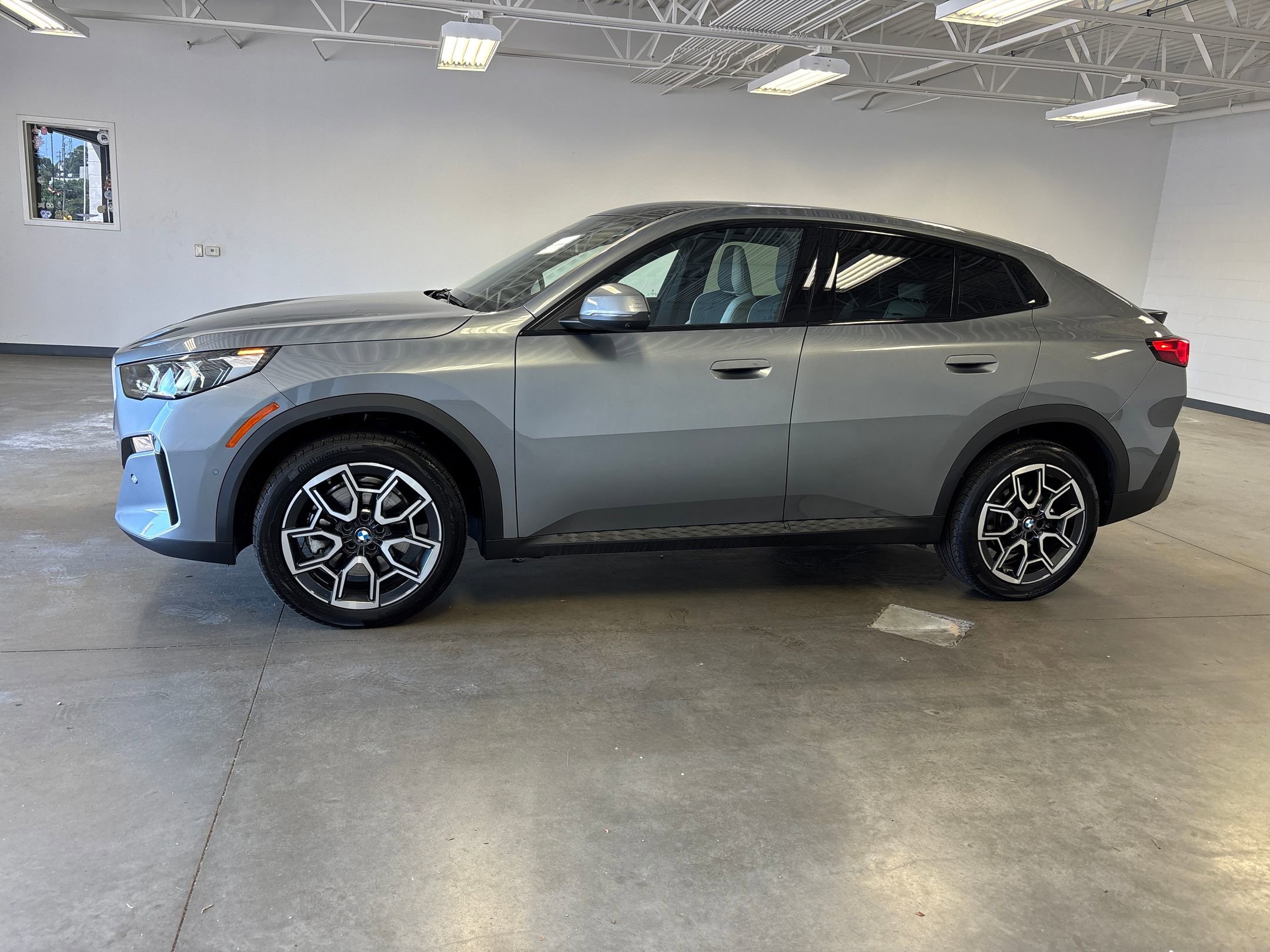 2025 Bmw X2 xDrive28i photo 2