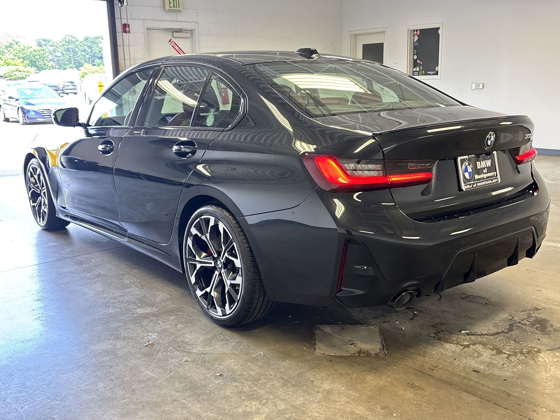 2025 Bmw 330i Sedan photo 2
