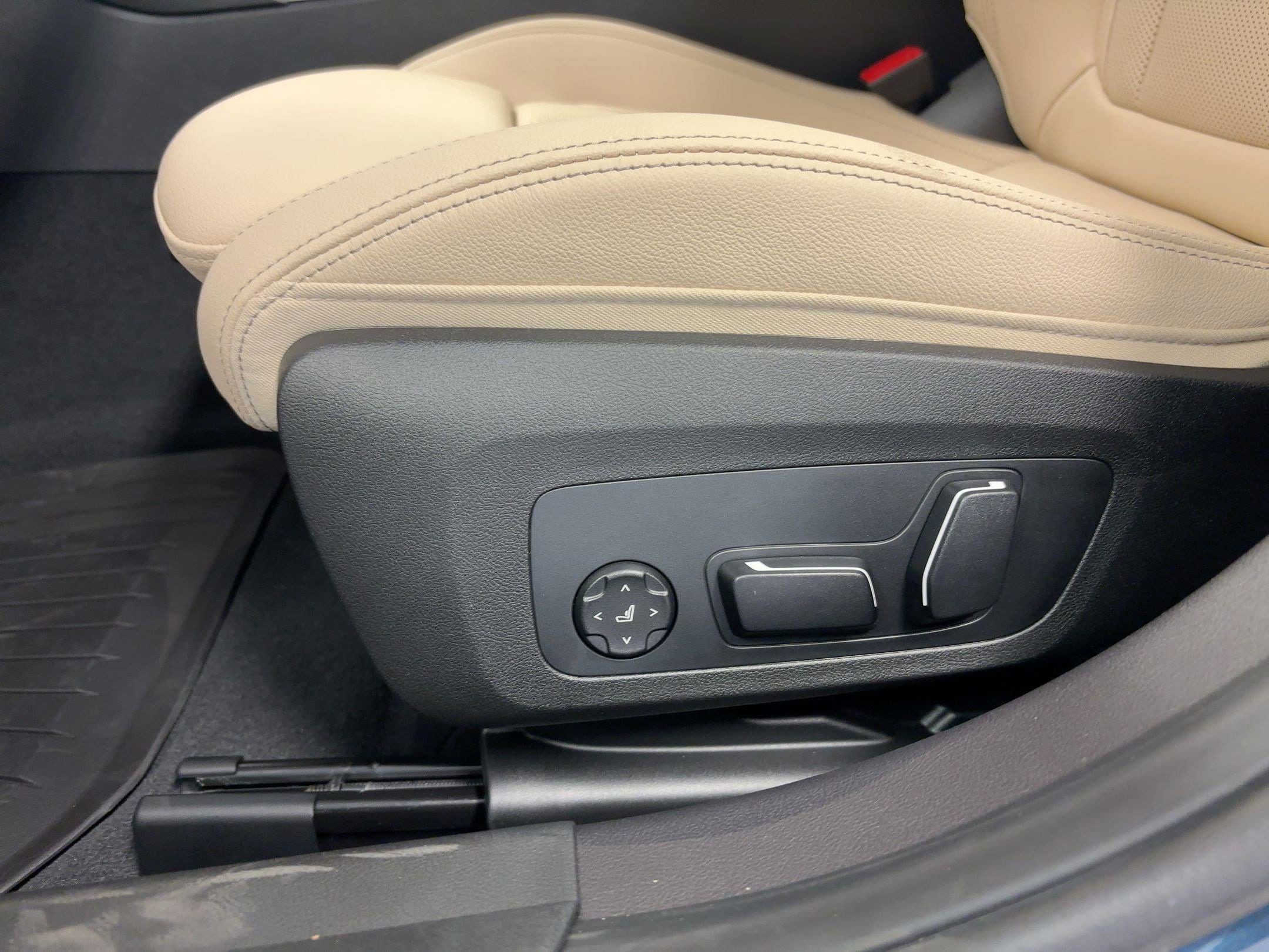2026 BMW 3 Series 330i - Photo 13