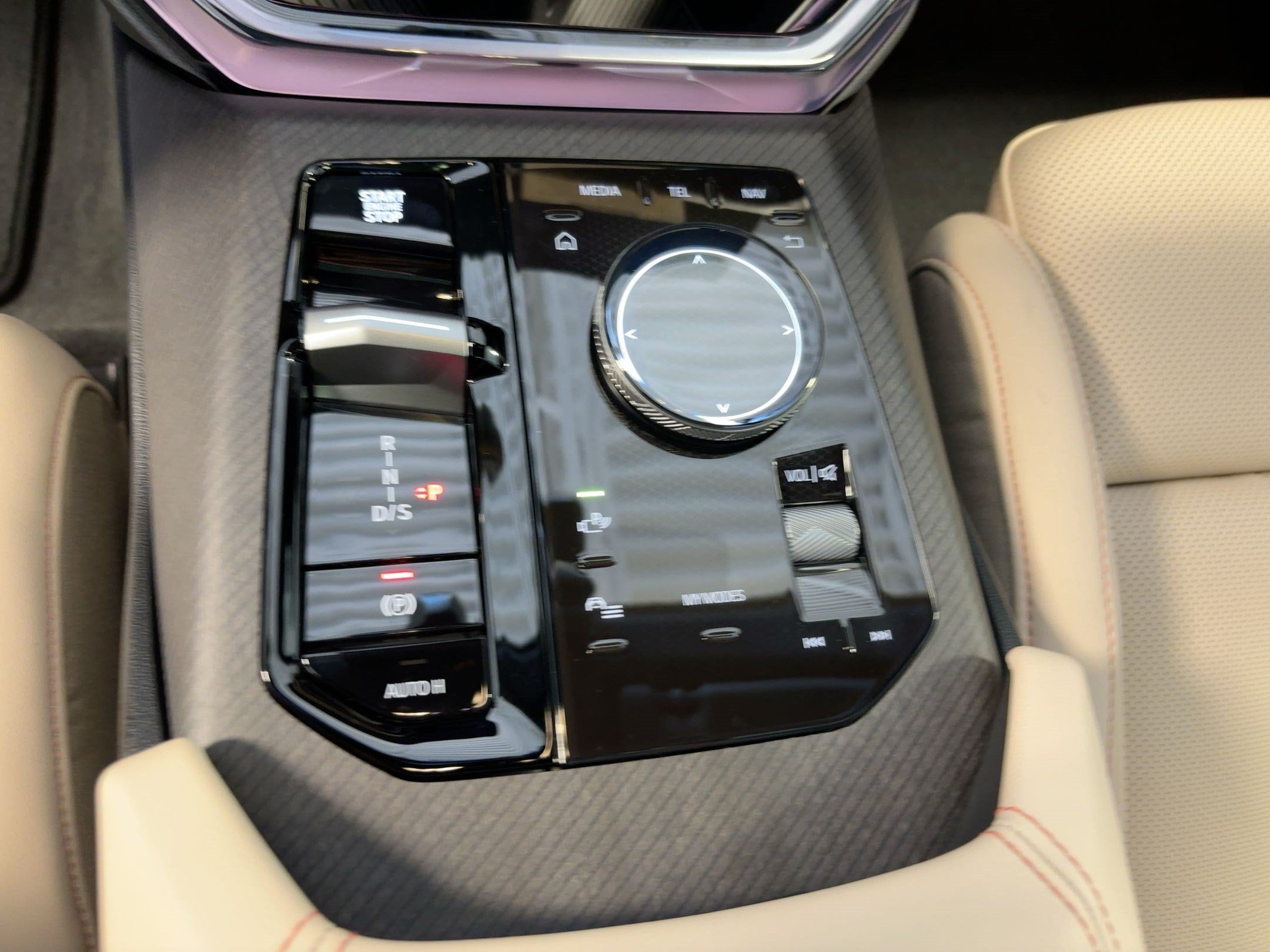 2026 BMW X3 30 - Photo 18