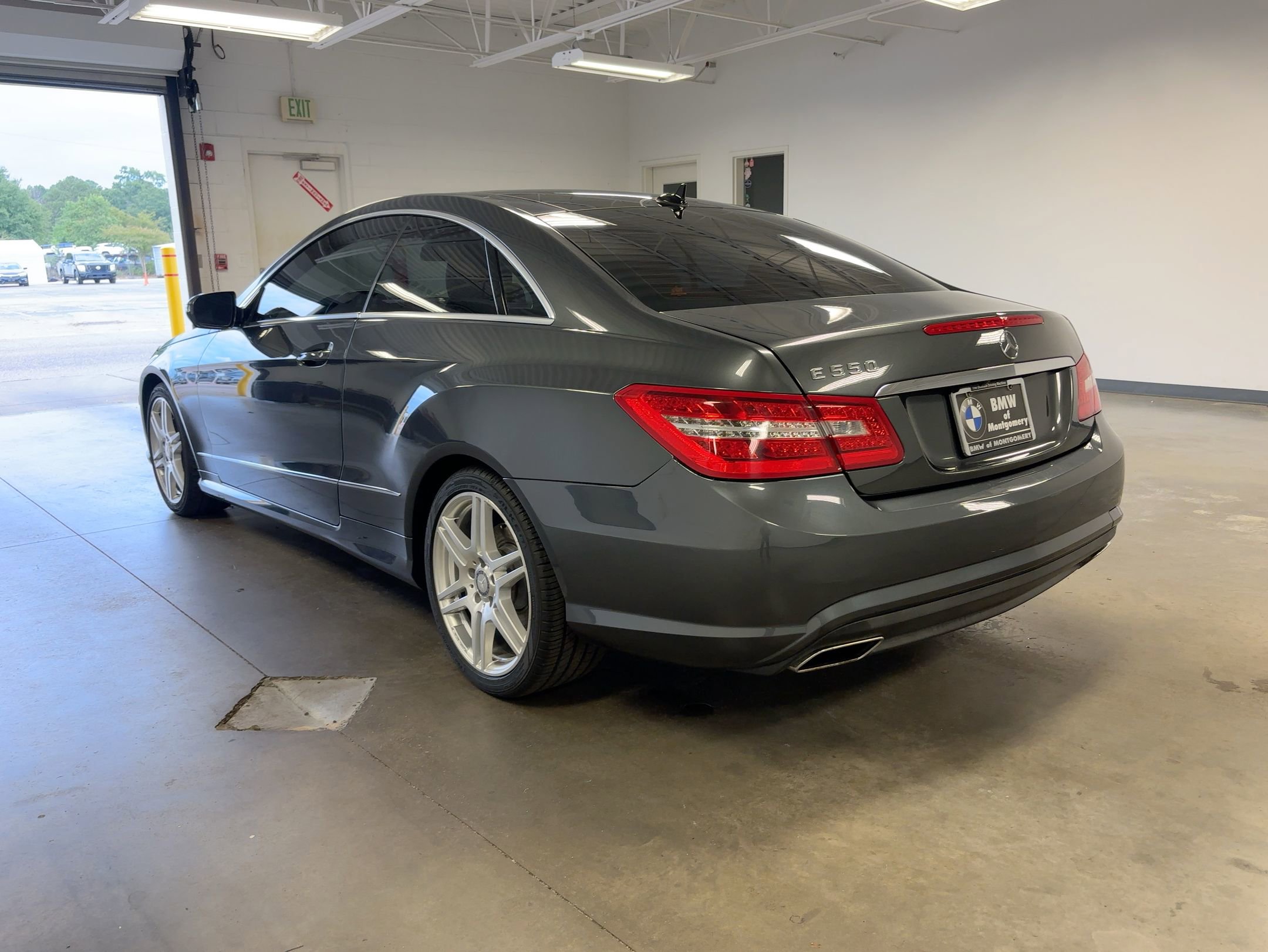2010 Mercedes Benz E 550 Coupe photo 2