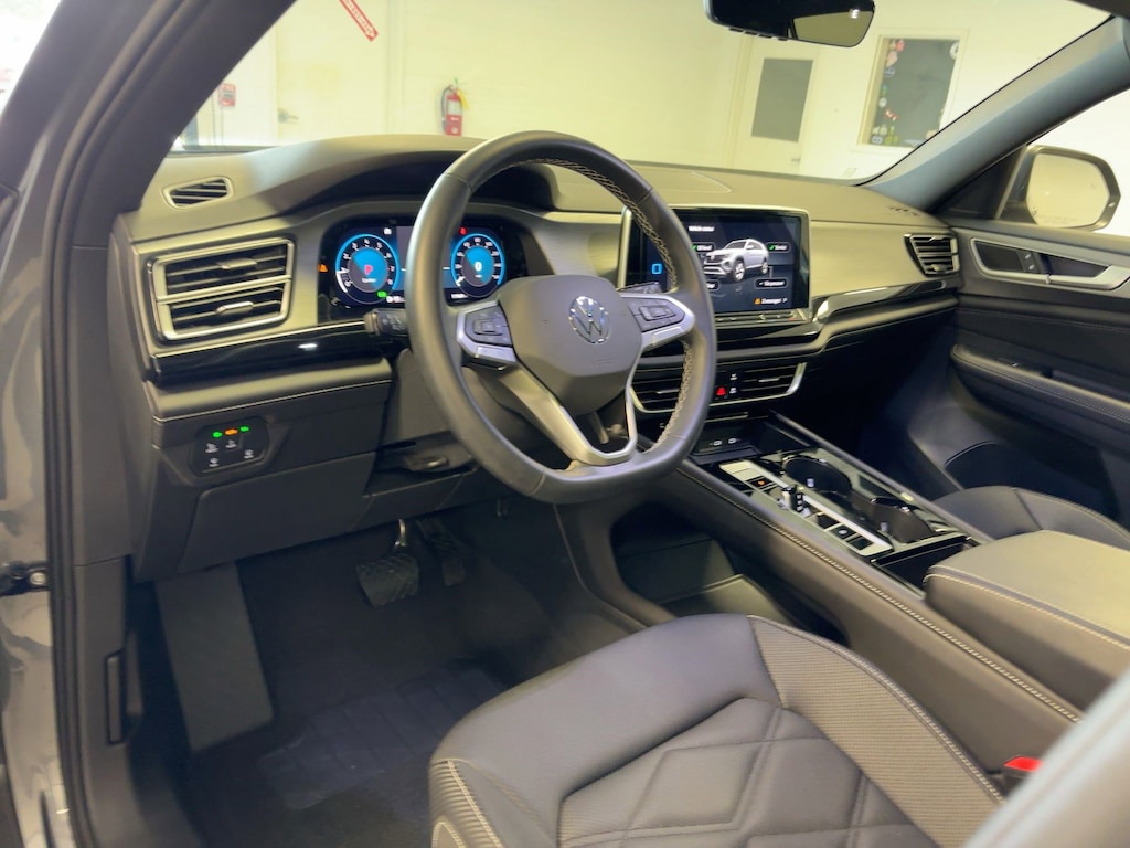 Used 2025 Volkswagen Atlas Cross Sport 2.0T SE w/Technology SUV