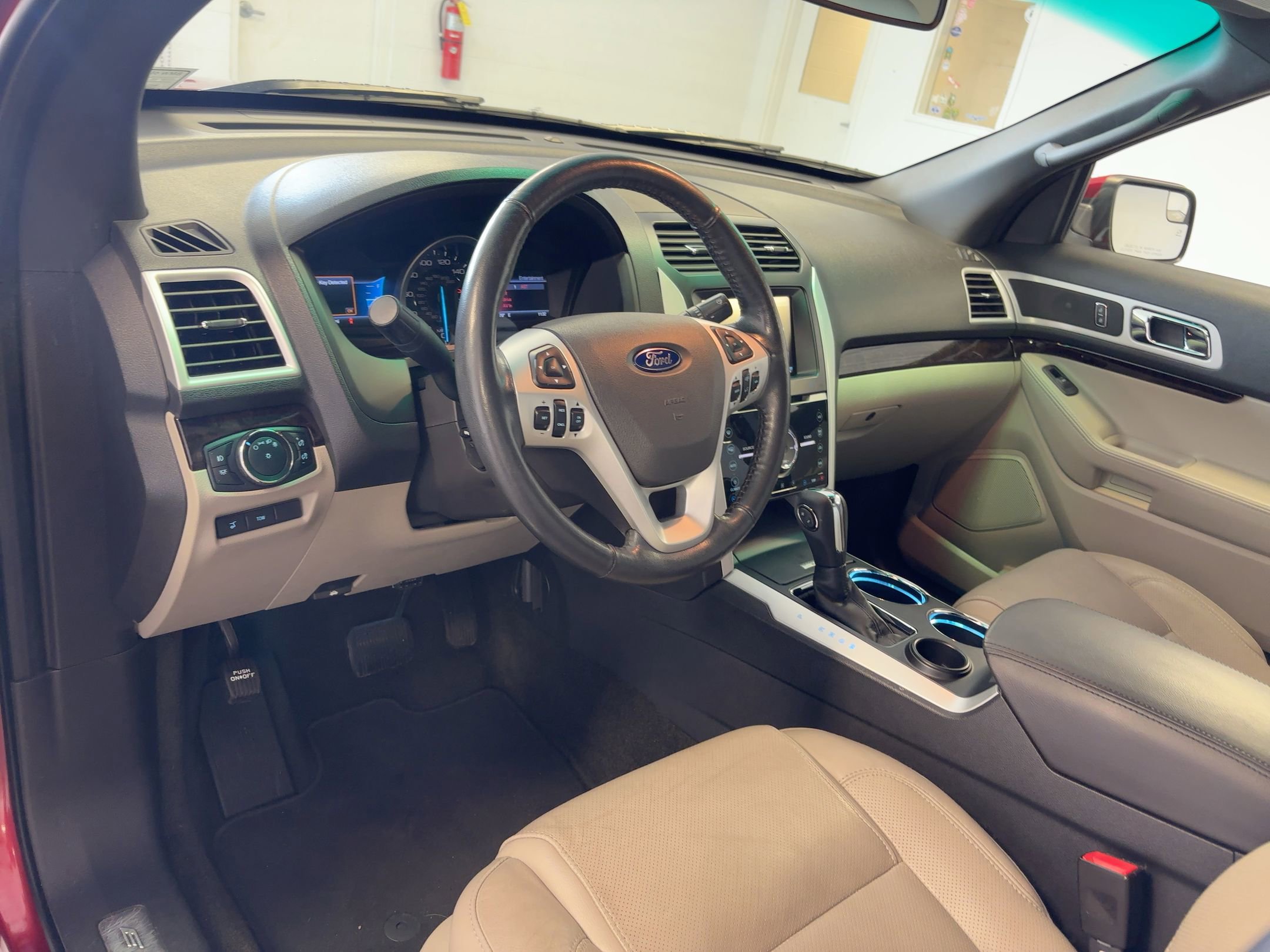 2014 Ford Explorer Limited photo 3