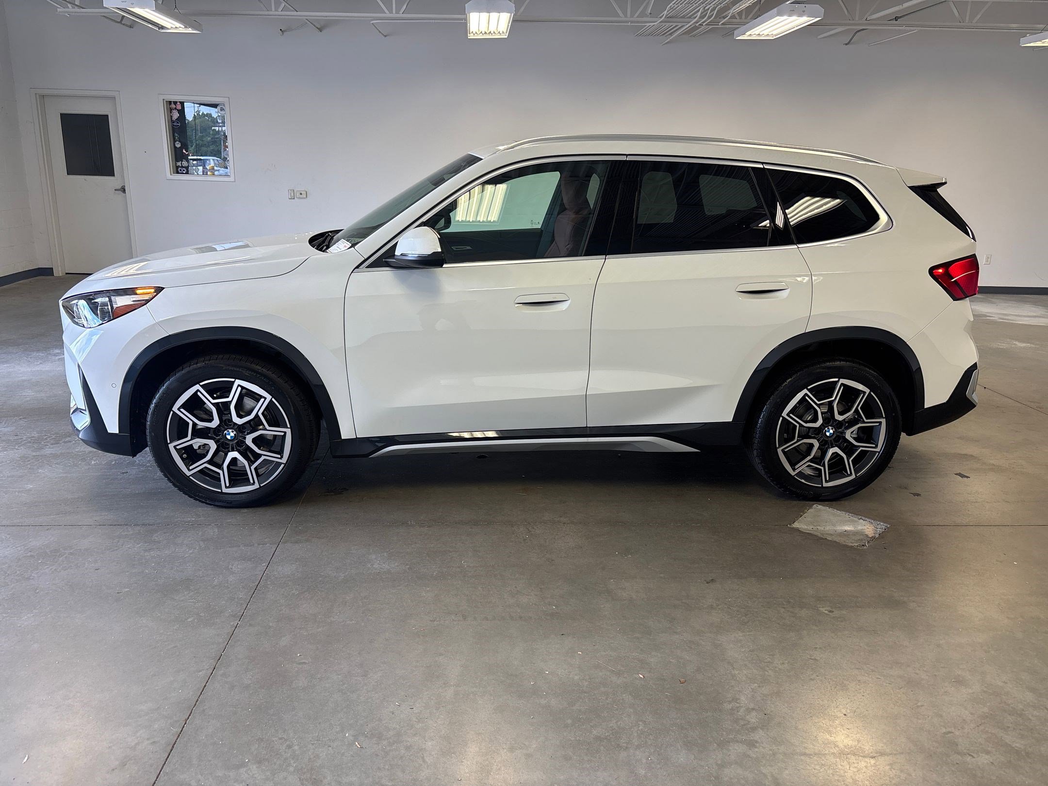 2026 Bmw X1 XDrive28i photo 2