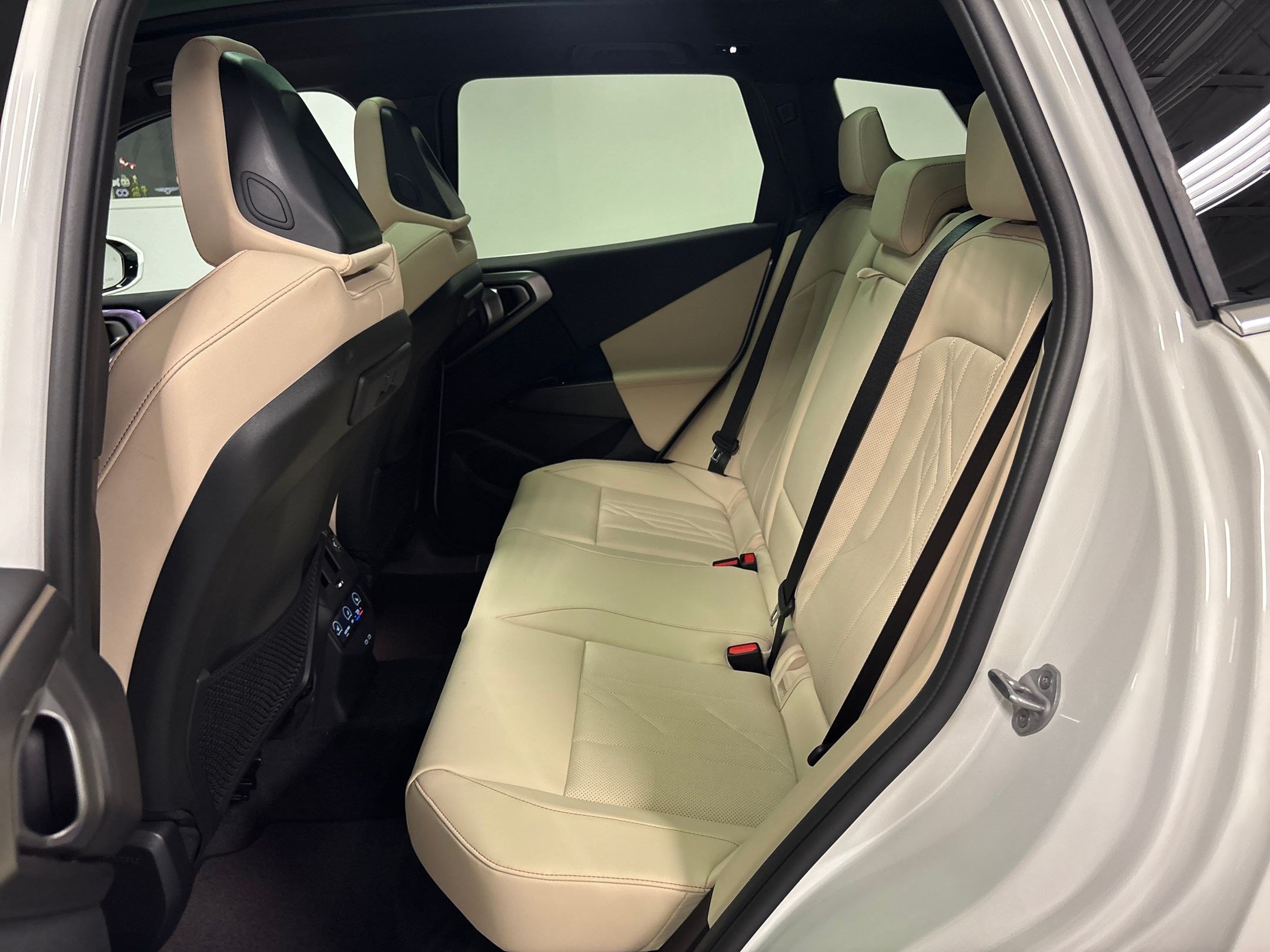2026 BMW X3 30 - Photo 14