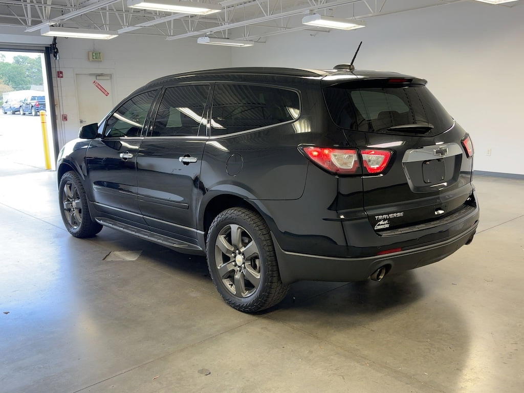 Used 2017 Chevrolet Traverse LT SUV