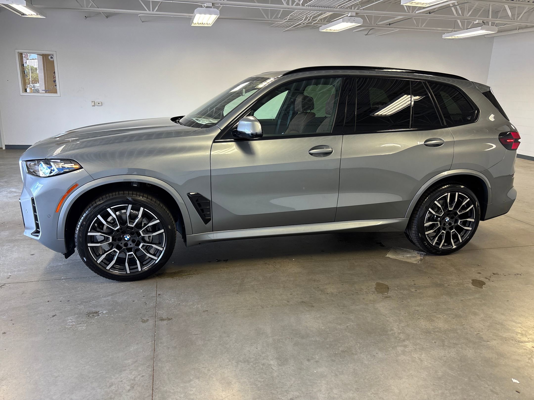 2026 Bmw X5 sDrive40i photo 2