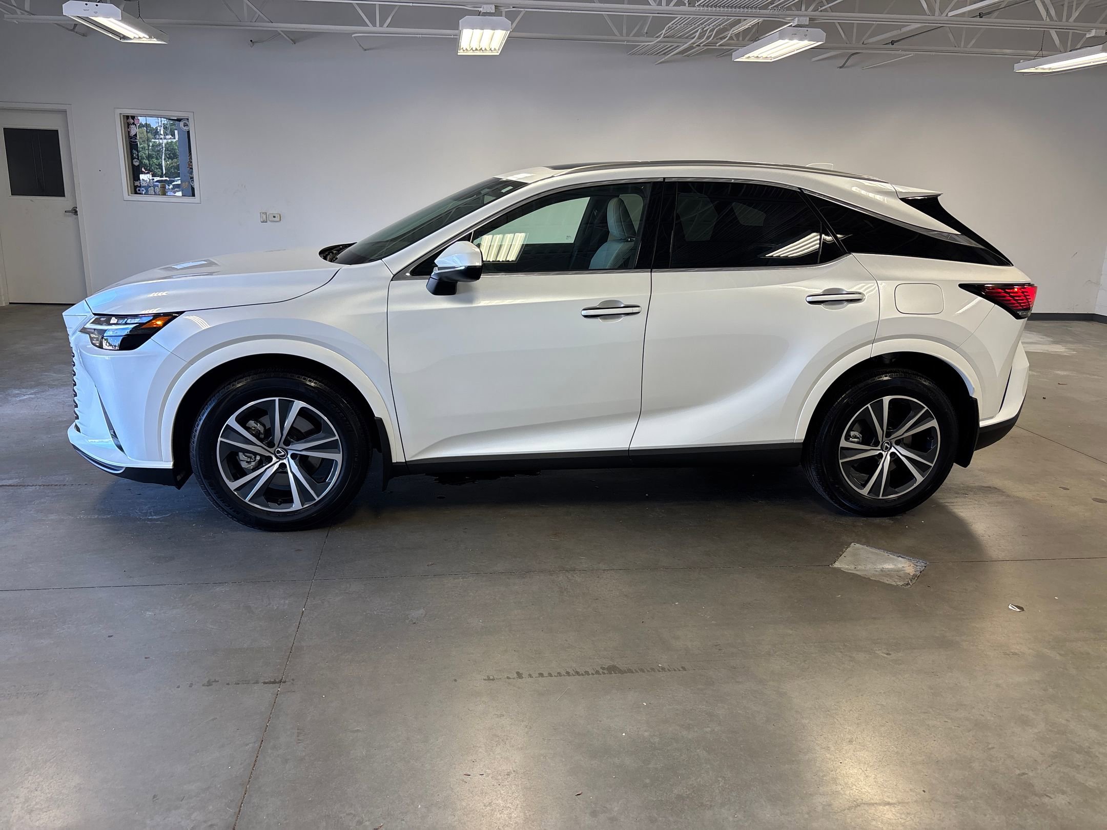 2025 Lexus RX 350h Premium photo 2