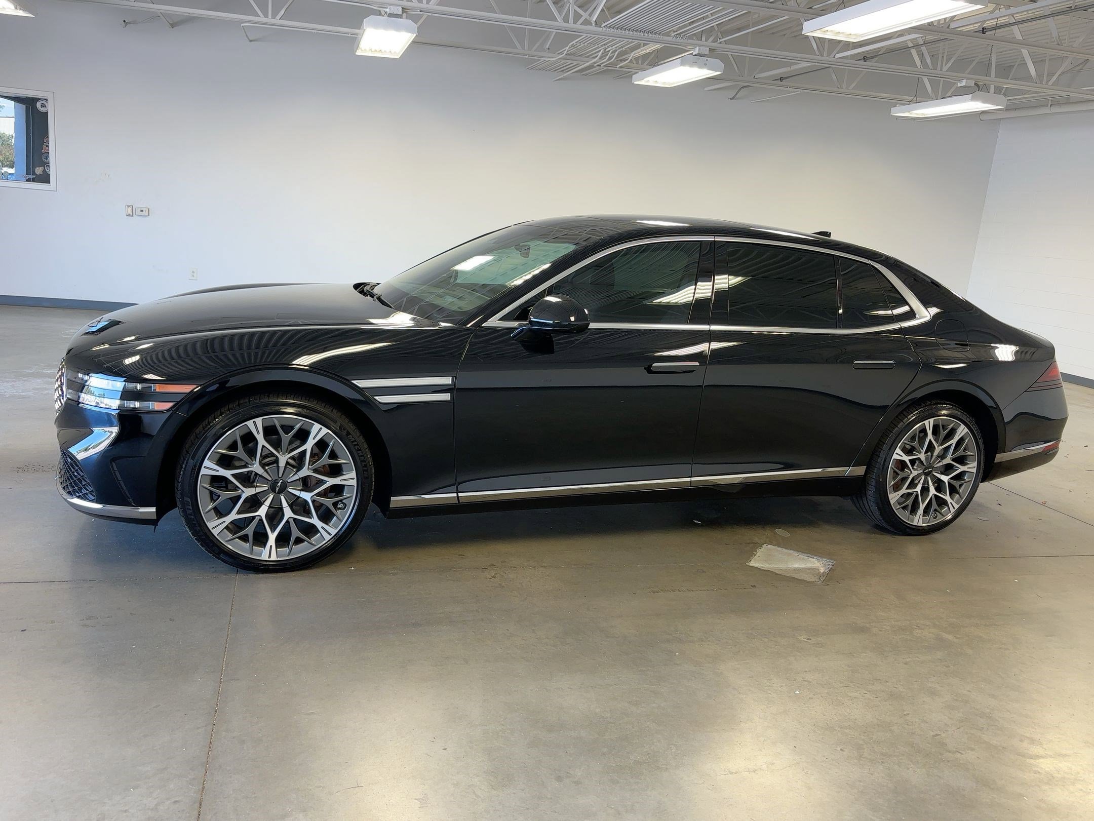 2024 Genesis G90 3.5T E-Supercharger photo 2