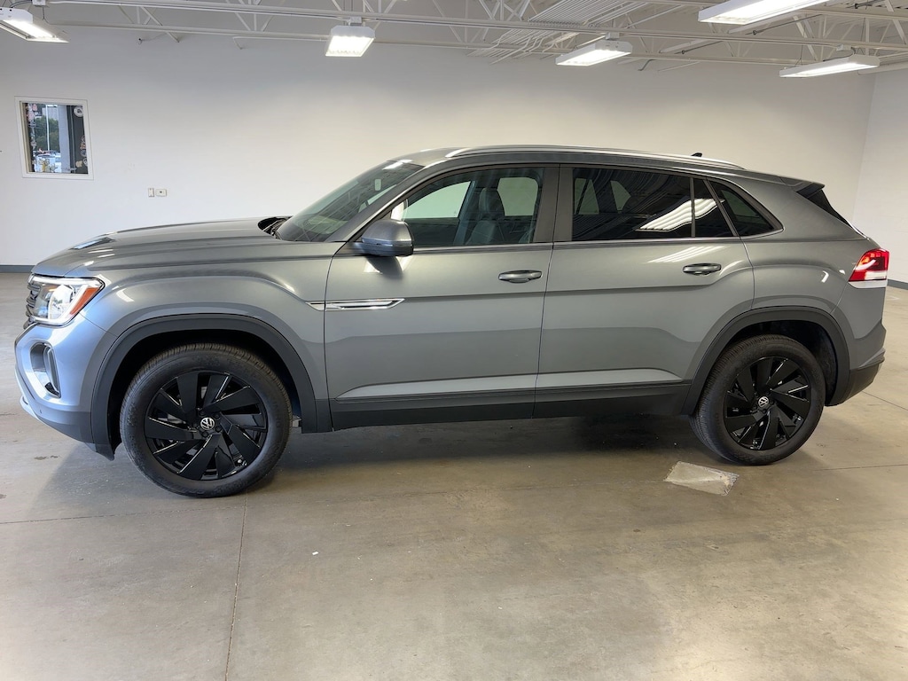 Used 2025 Volkswagen Atlas Cross Sport 2.0T SE w/Technology SUV