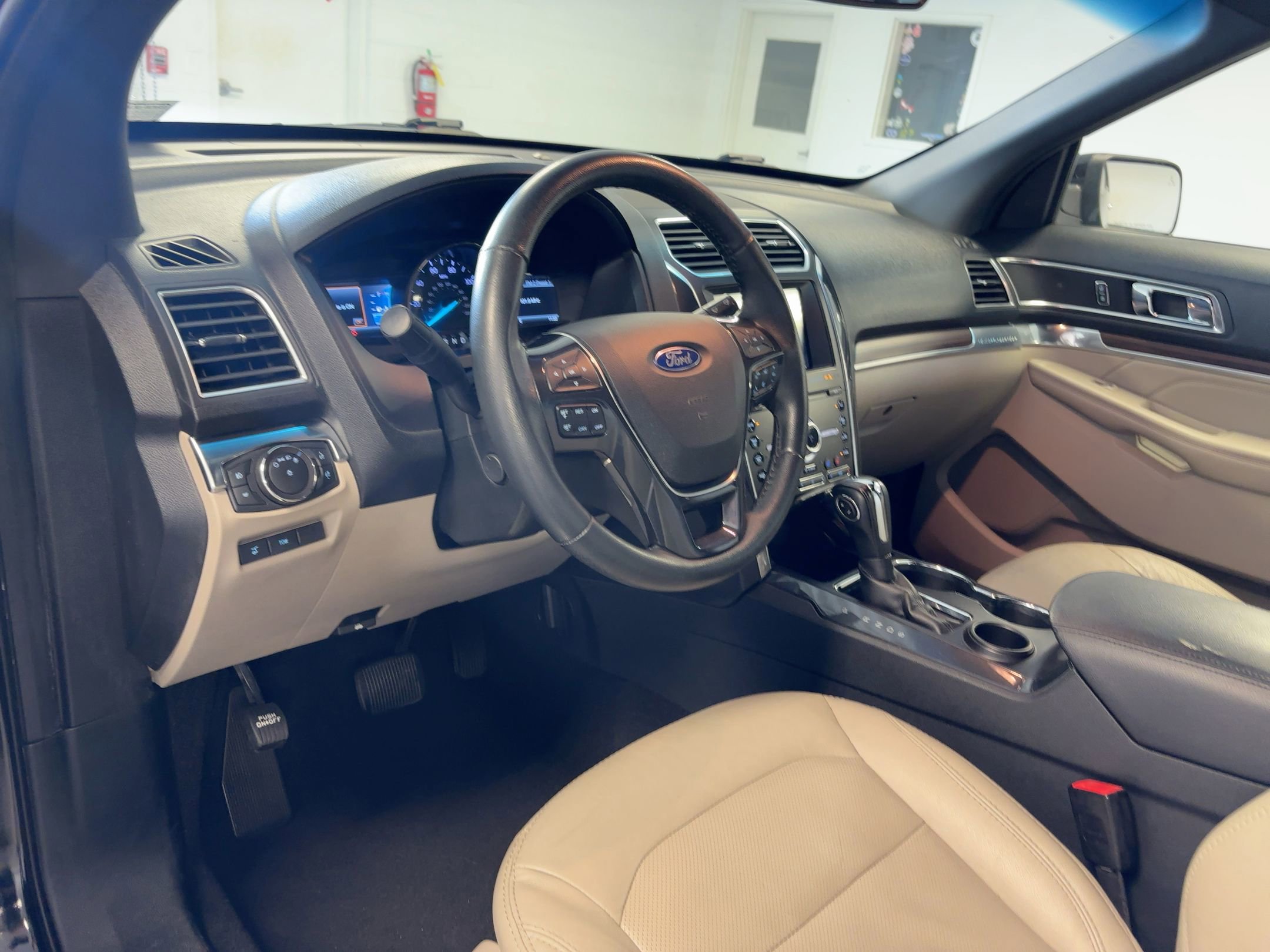 2019 Ford Explorer Limited photo 3