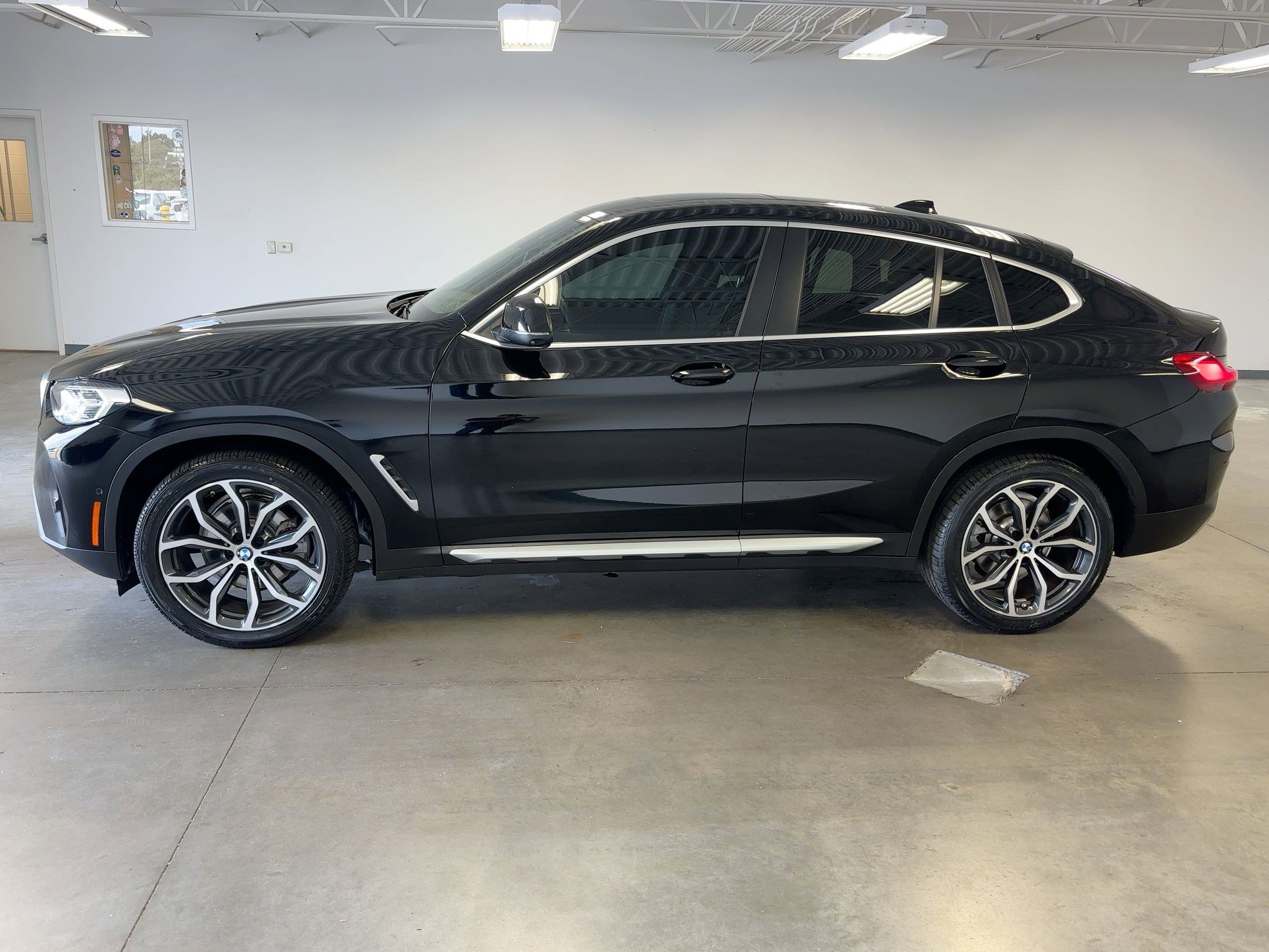 2023 Bmw X4 xDrive30i photo 2