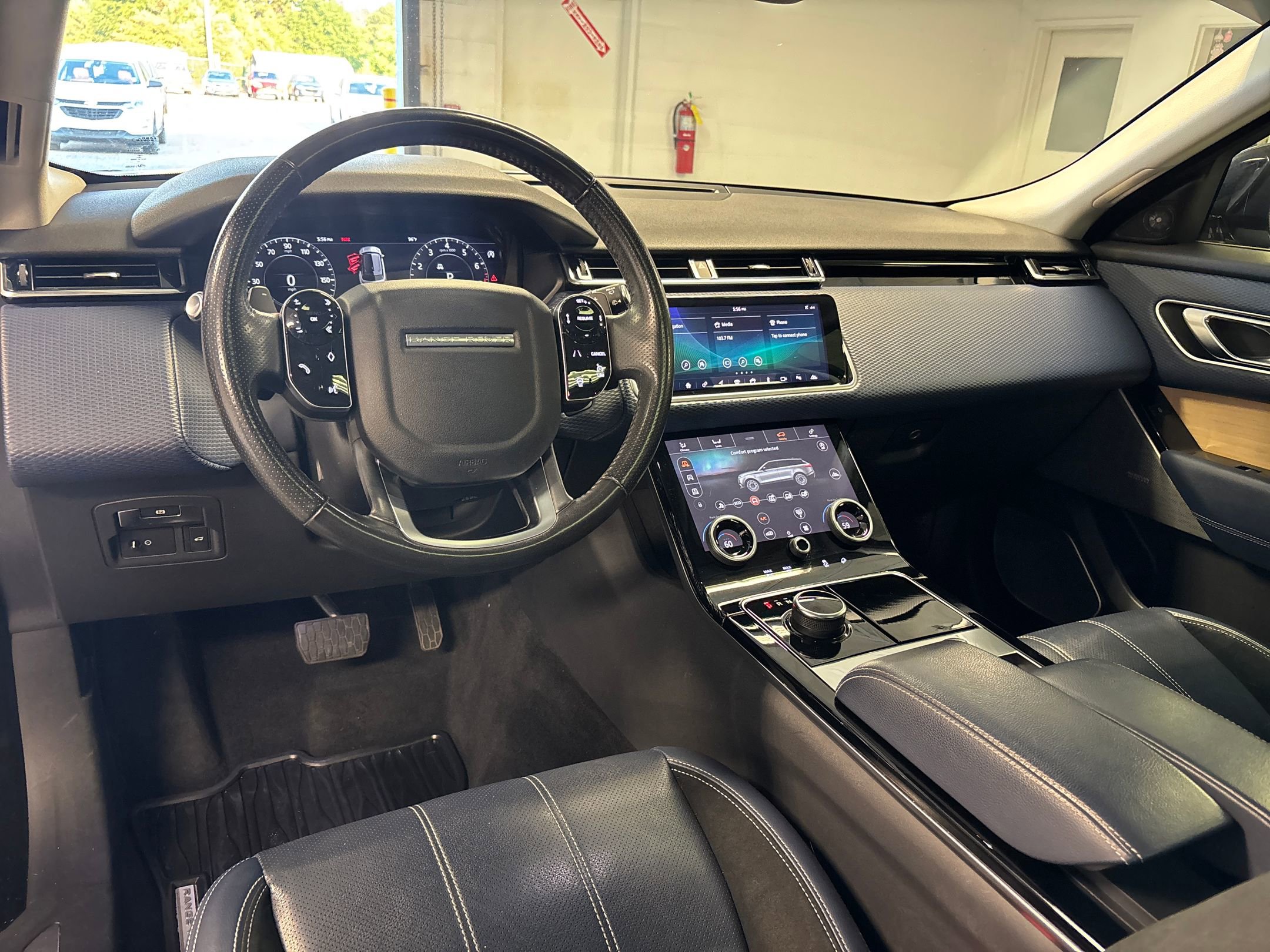 2018 Land Rover Range Rover Velar R-Dynamic SE photo 4